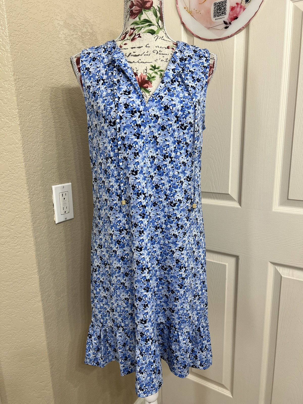 Michael Kors Michael Kors blue and white floral dress size M Size M / US 6-8 / IT 42-44 - 1 Thumbnail