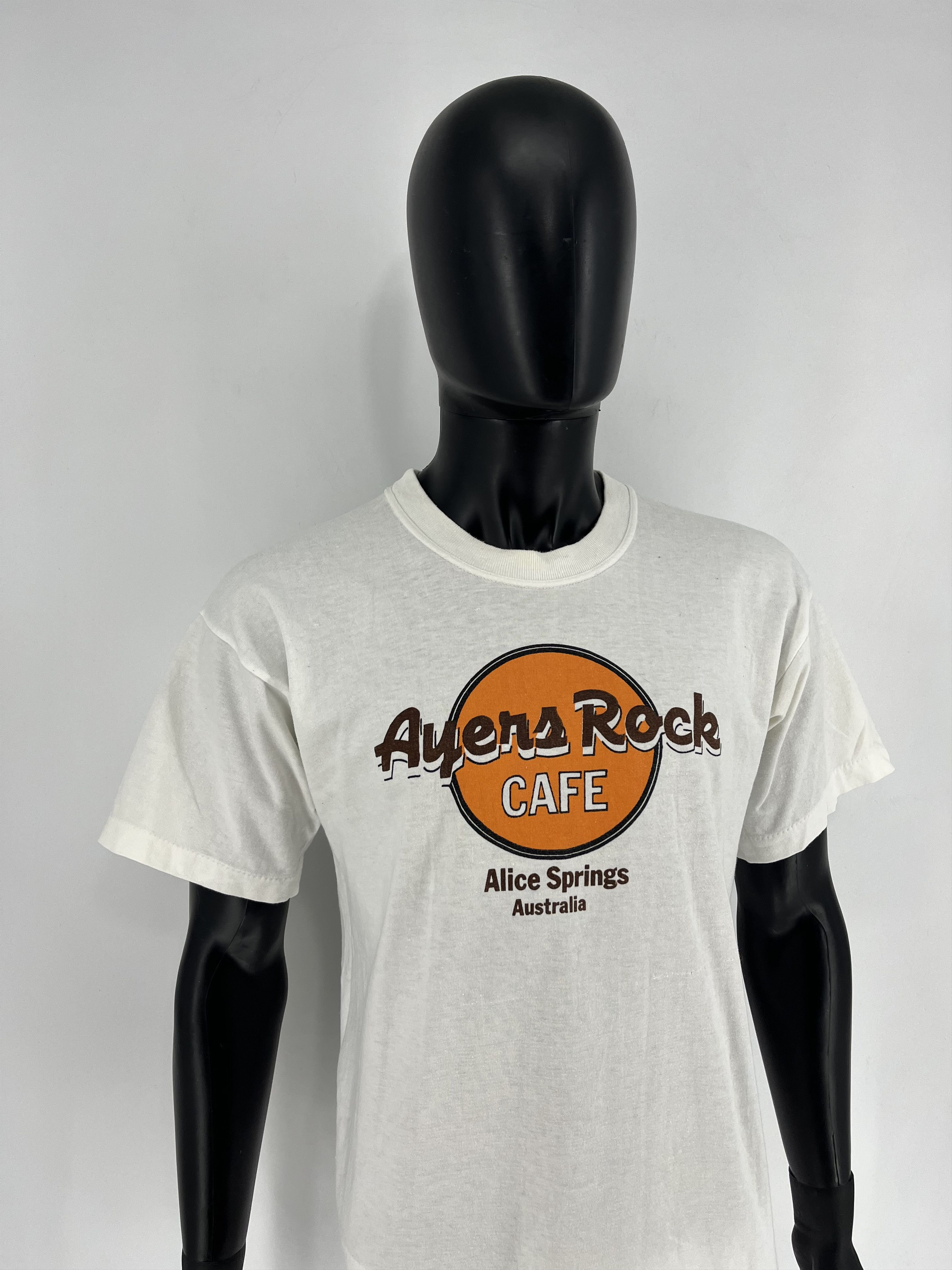 Band Tees Vintage 80s 90s Ayers Rock CAFE Alice Springs Australia Size US L / EU 52-54 / 3 - 3 Thumbnail