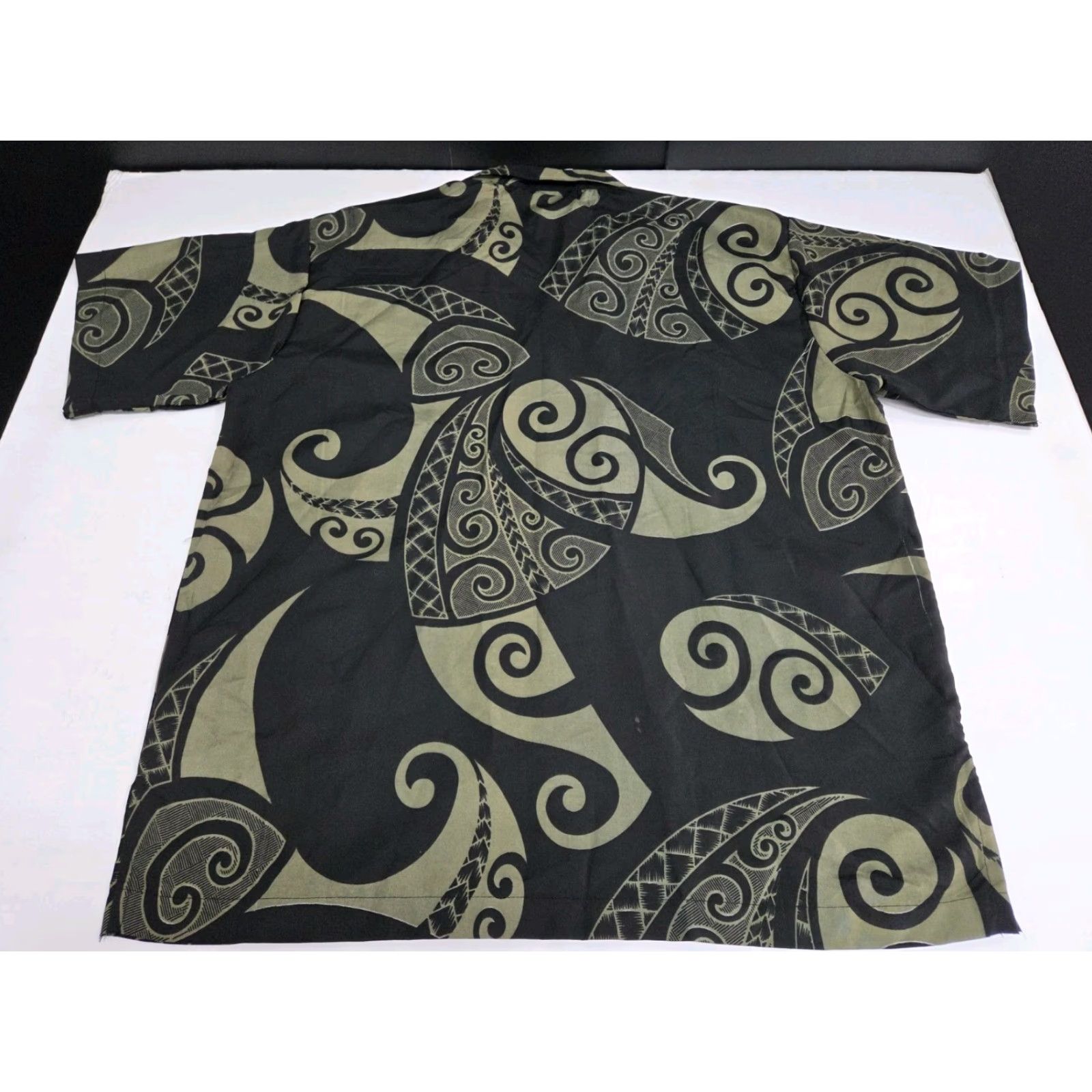 Vintage Makani Mens Hawaiian Short Sleeve Shirt Black/Green Tribal Print L Button-Up Casual, Travel, Party/Cocktail Mens, Regular Fit Size US L / EU 52-54 / 3 - 2 Thumbnail