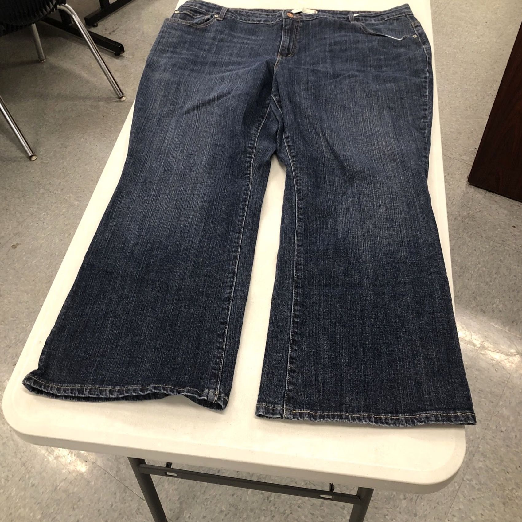 Levi's VINTAGE LEVI'S 580 Boot Cut Jeans Women Regular Size 24 Inseam 32" Blue Cotton Blend Beaded Accents Dark Wash 5-Pocket Stretch Classic Rise High Rise Size 42" / US 20 - 3 Thumbnail