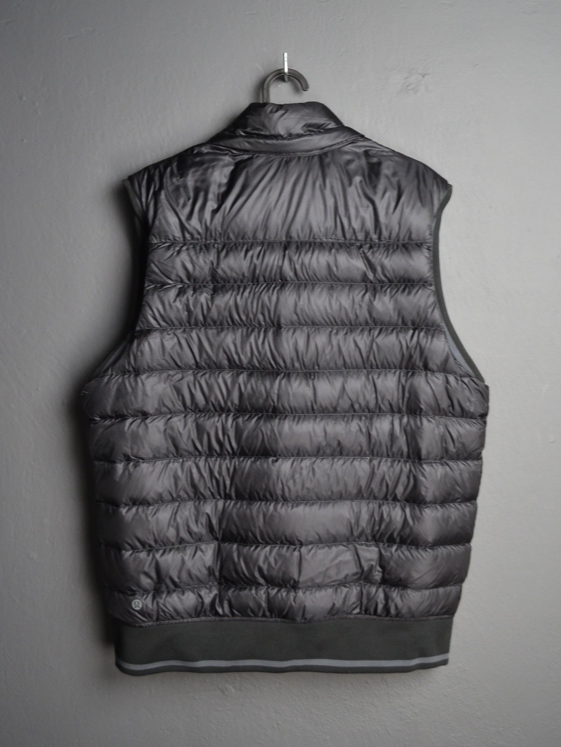 Lululemon Lululemon Down Puffer Vest L size Size US L / EU 52-54 / 3 - 2 Thumbnail