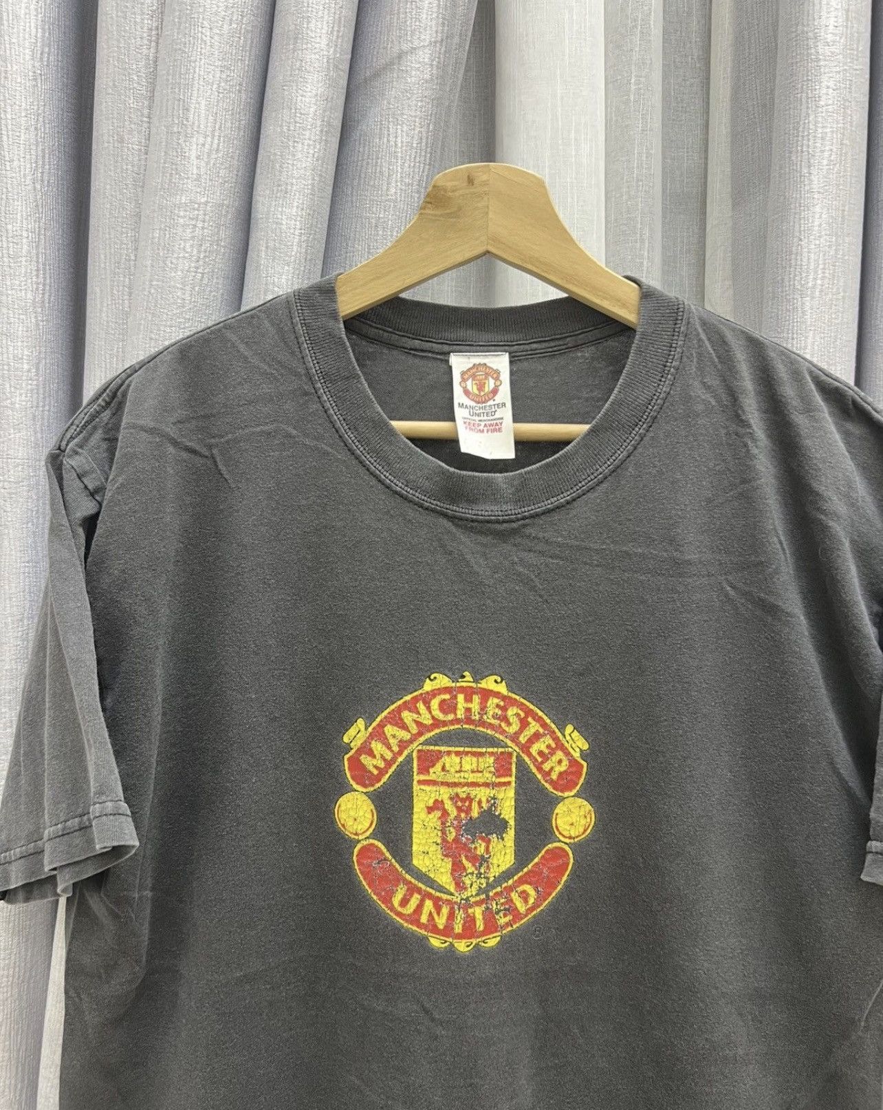 Vintage Vintage Faded Manchester United Logo Tshirt Man U Size US L / EU 52-54 / 3 - 2 Thumbnail
