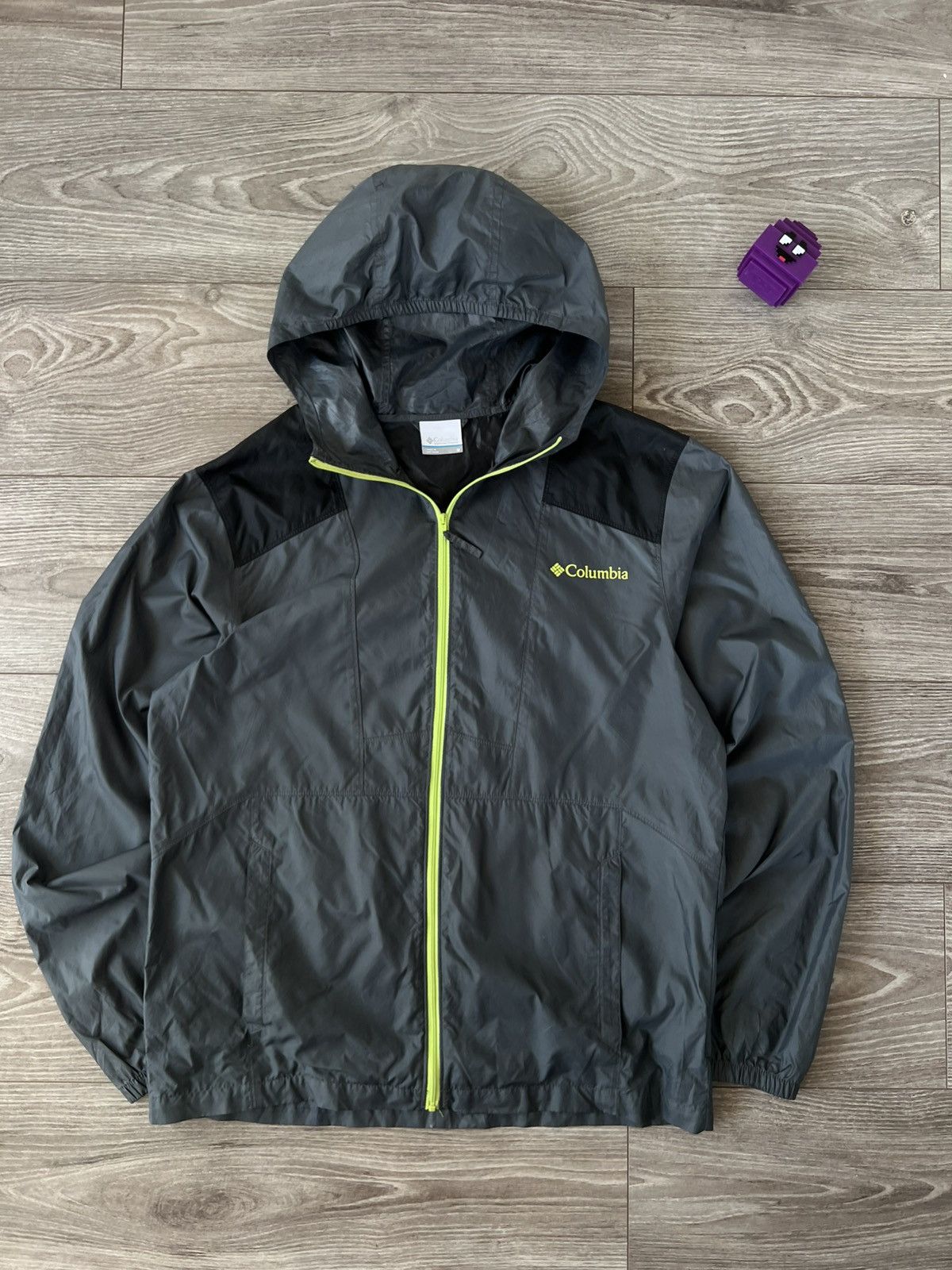 Columbia Ultra Lite Weight Packable Gorpcore Rain Jacket