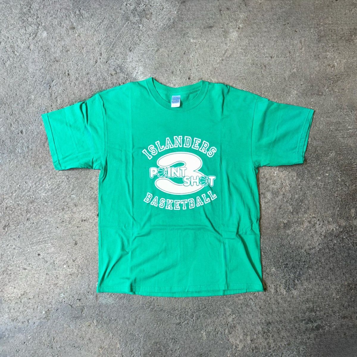 Vintage Vintage 1999 Gildan Islanders Basketball Green T-Shirt Size US XL / EU 56 / 4 - 1 Thumbnail
