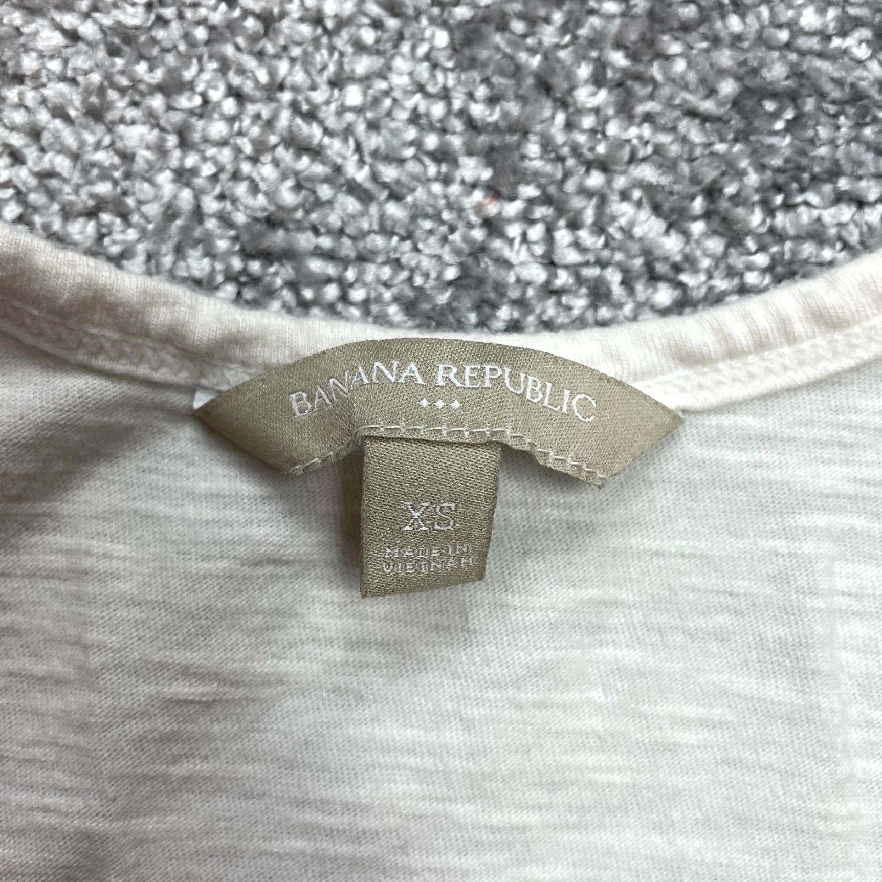 Banana Republic Banana Republic Tank Top Shirt Womens XS Beige Shiny Glitter Striped V Neck Soft Size XS / US 0-2 / IT 36-38 - 3 Thumbnail