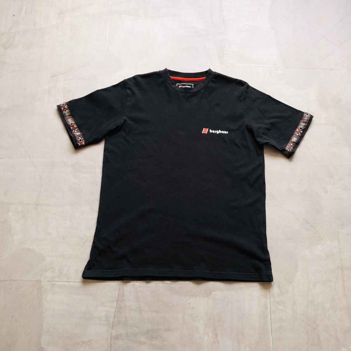 Berghaus Berghaus black Chest Printed Logo T-shirt Tee mountain Size US L / EU 52-54 / 3 - 1 Thumbnail