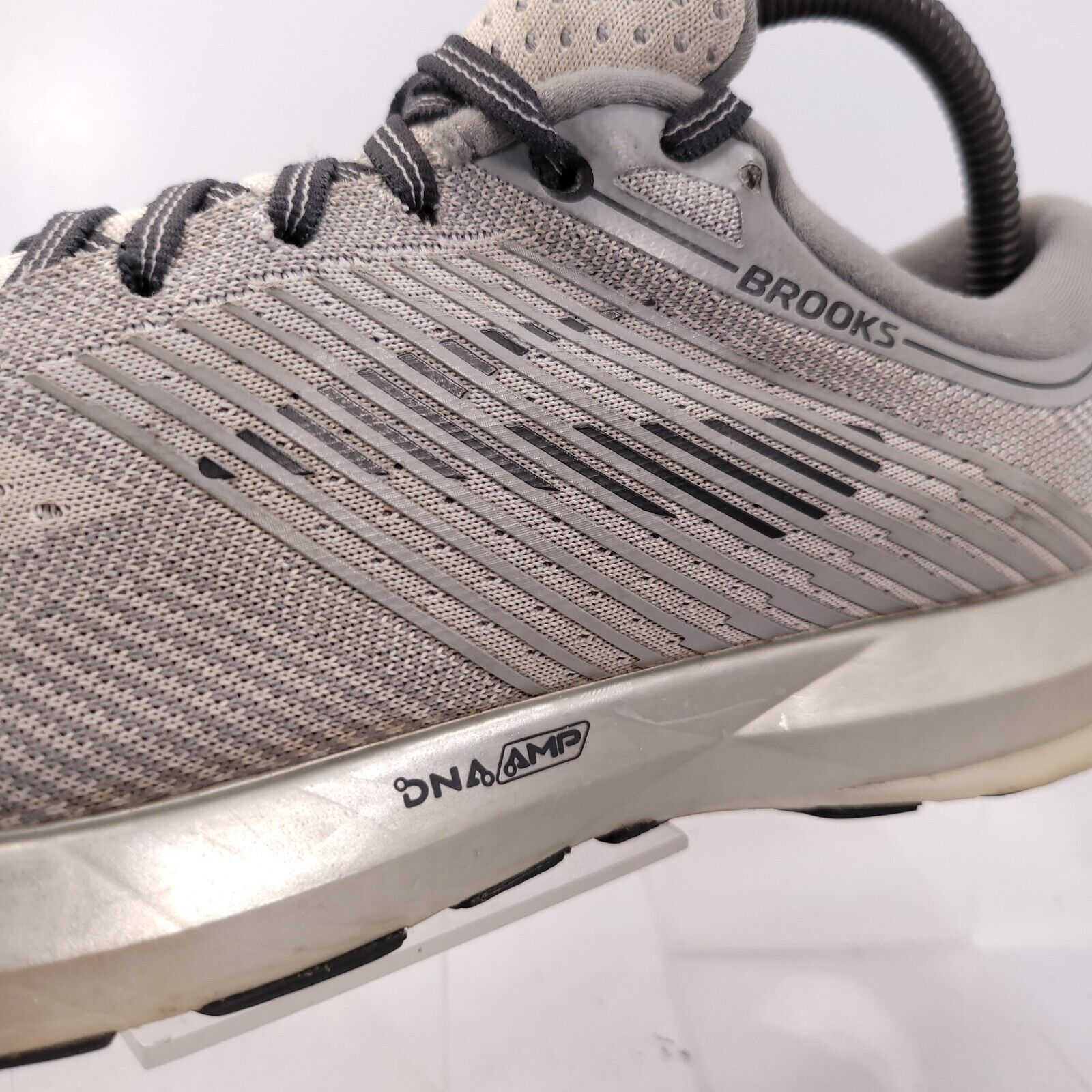 Brooks Brooks Levitate DNA Shoe Womens Size 9.5 1202581B131 Gray Size US 9.5 / IT 39.5 - 8 Thumbnail