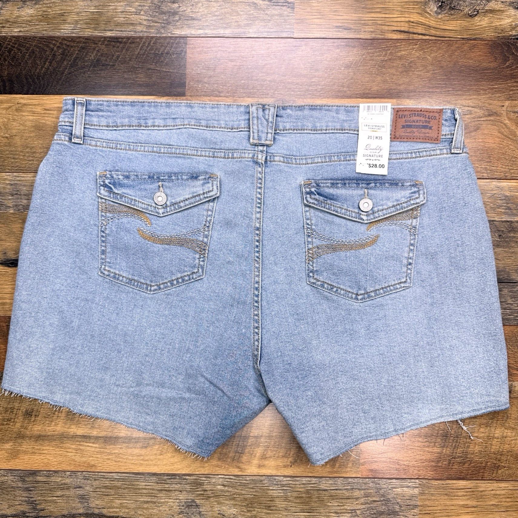 Vintage Levis Signature Gold True Shorts 20 3.5 Inseam Mid Rise Stretch 35W Denim Blue Womens Regular Casual Vintage No Size 42" / US 20 - 3 Thumbnail