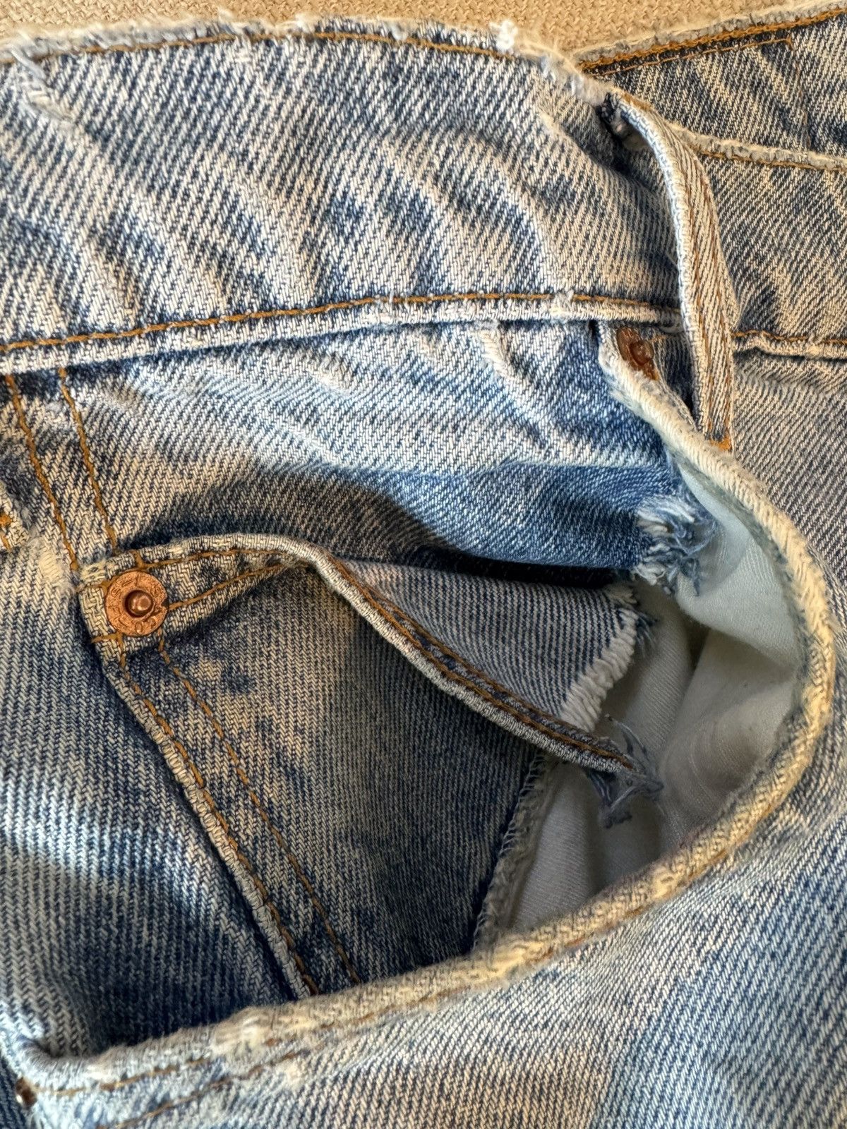 Levi's Vintage Clothing Vintage Levi’s 550 Light Wash Distressed Jeans, W35 x L31 Size US 35 - 16 Thumbnail