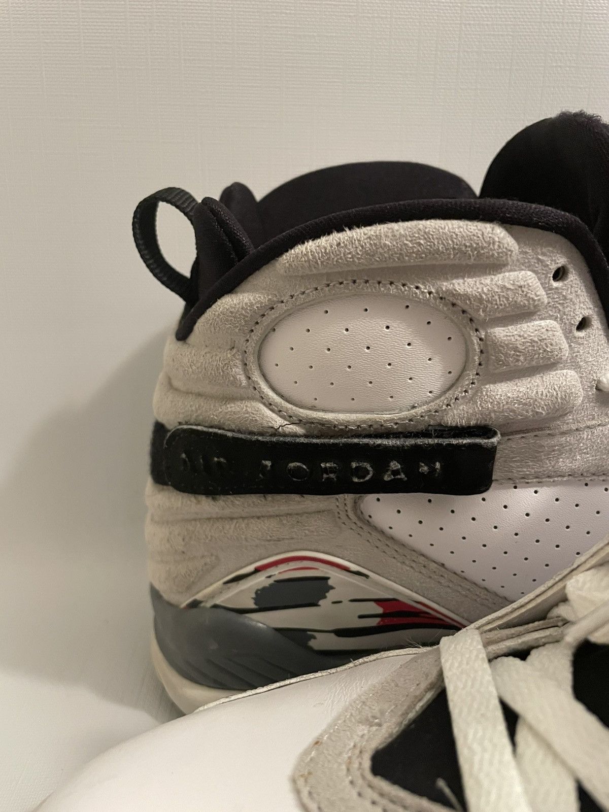 Nike Jordan Retro 8 “Bugs Bunny” Size US 10 / EU 43 - 4 Thumbnail