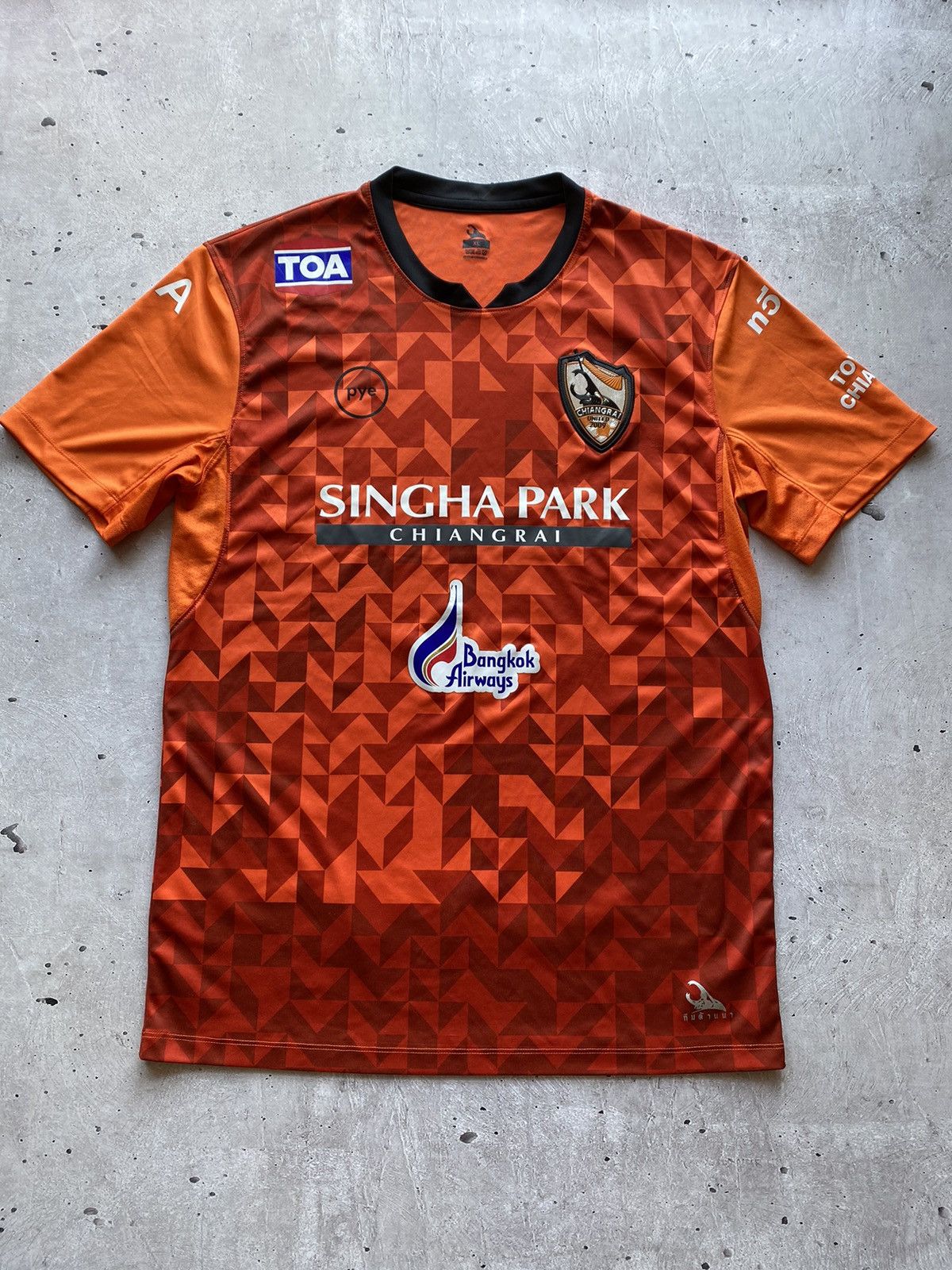 Vintage Chiangrai United Thailand 2017/2018 home football jersey FBT Size US XL / EU 56 / 4 - 2 Thumbnail