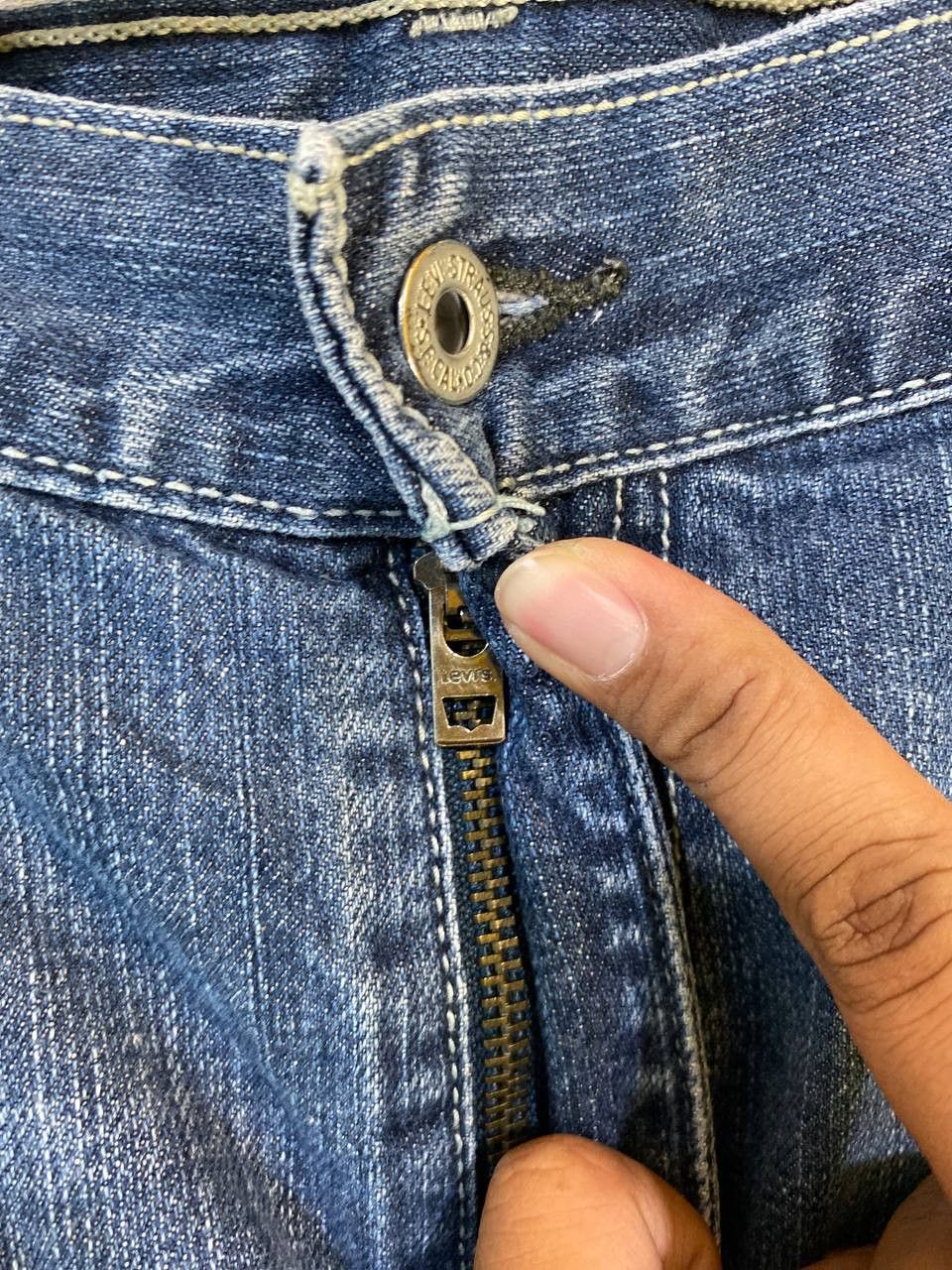 Levi's vintage levis 514 distressed denim bondage style Size US 41 - 13 Thumbnail