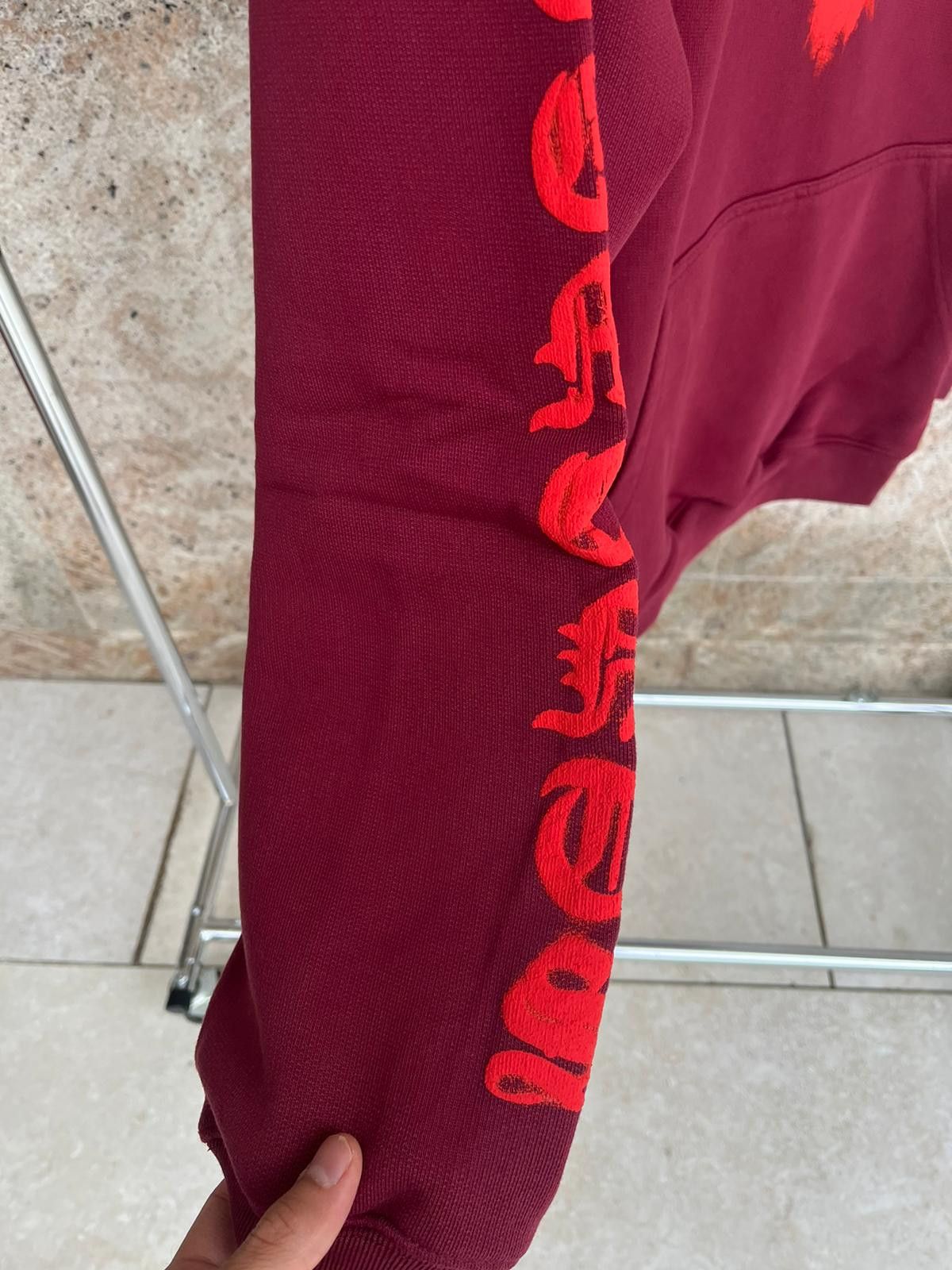 Vetements Anarchy Gothic Logo Hoodie in Bordeaux Size US L / EU 52-54 / 3 - 3 Thumbnail