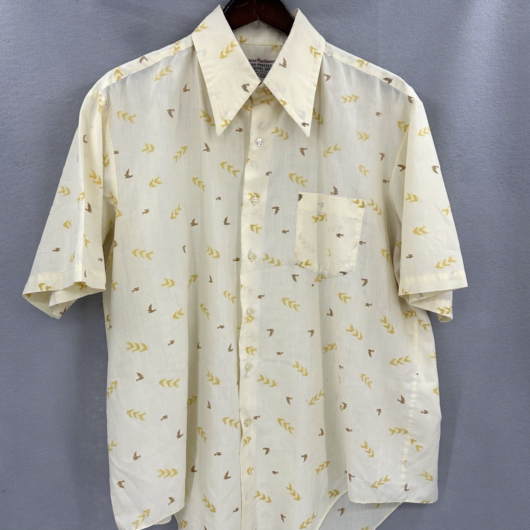 Vintage Custom Fashioned-Ever Pressed Shirt Mens L VTG Floral Short Sleeve Button-Up Collared Wing 17 Preppy Birds Flower All Seasons Yellow Size US M / EU 48-50 / 2 - 5 Thumbnail