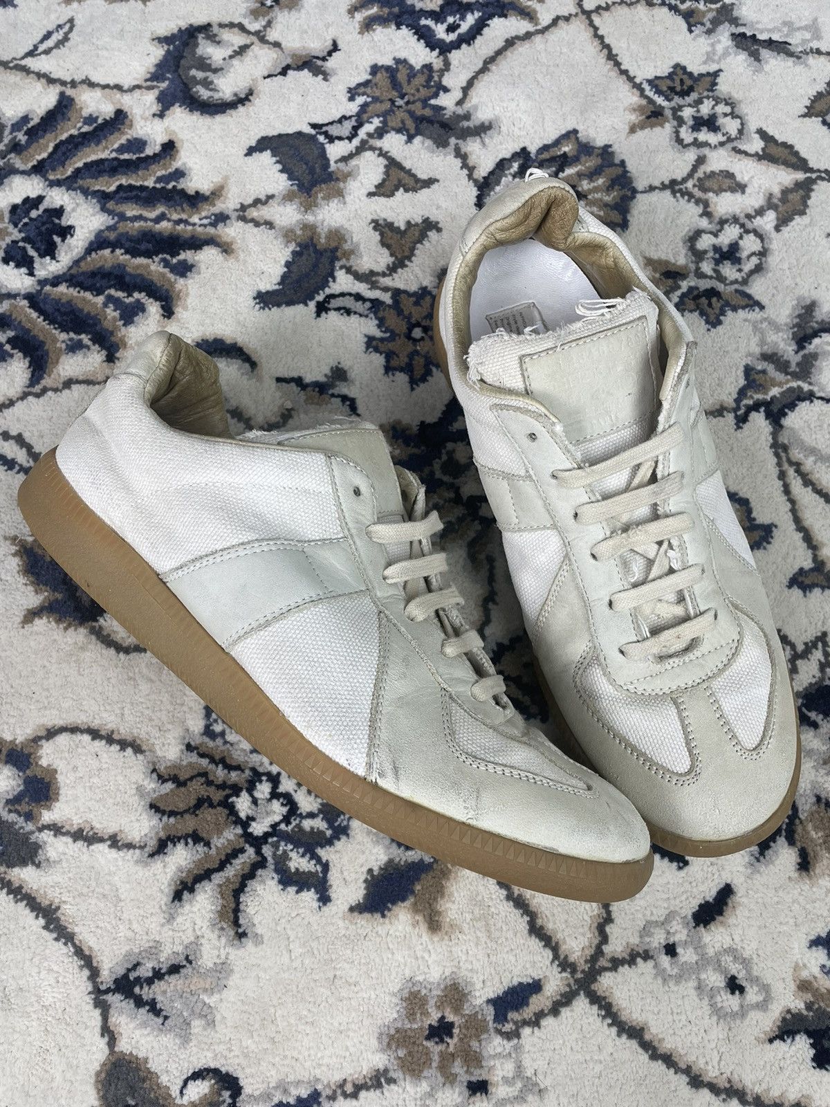 image of Maison Margiela Replica Low Sneakers Size 40 in White, Men's