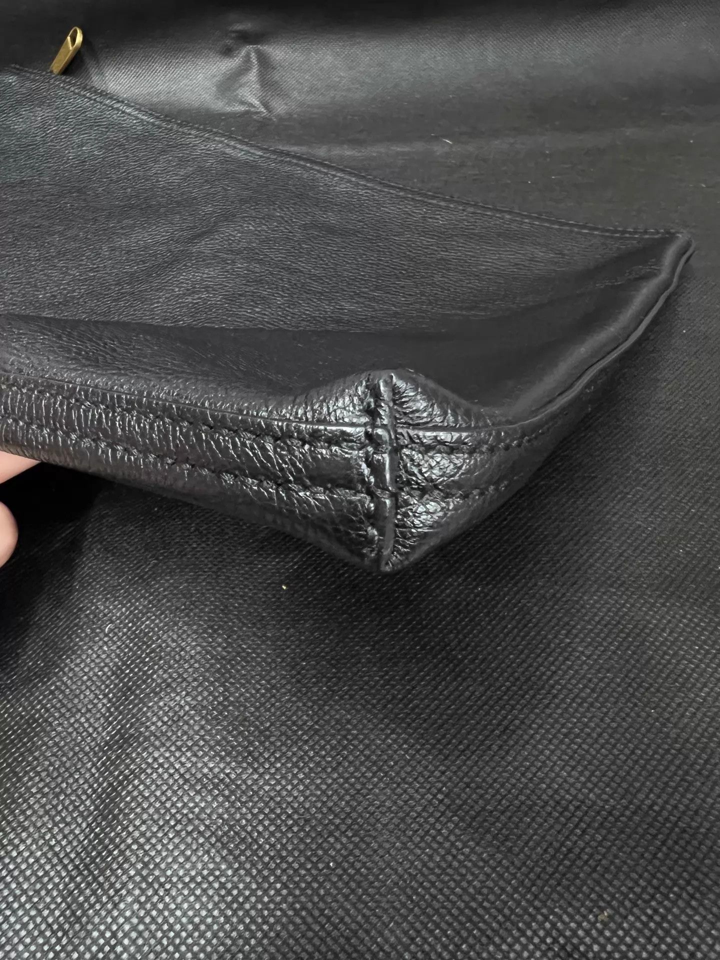 Gucci Gucci Men's Black Belt Print Litchi Cowhide Clutch Like New Size ONE SIZE - 3 Thumbnail