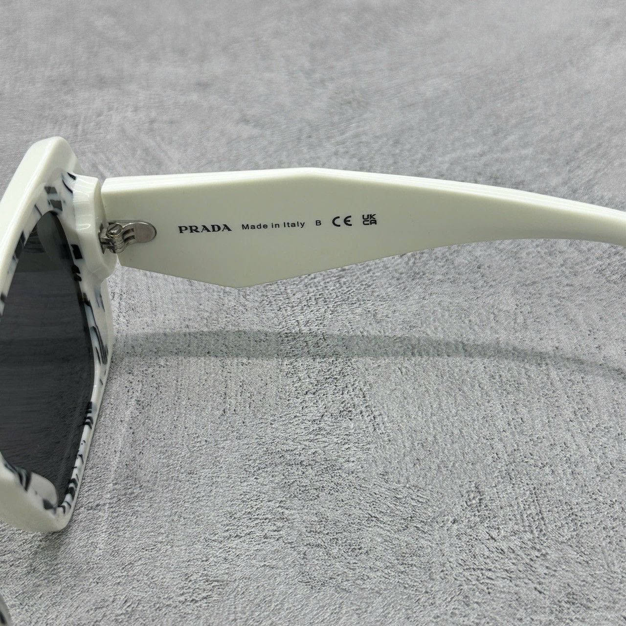 Prada PRADA 0PR 08YS 02V5S0 SUNGLASSES Size ONE SIZE - 9 Thumbnail