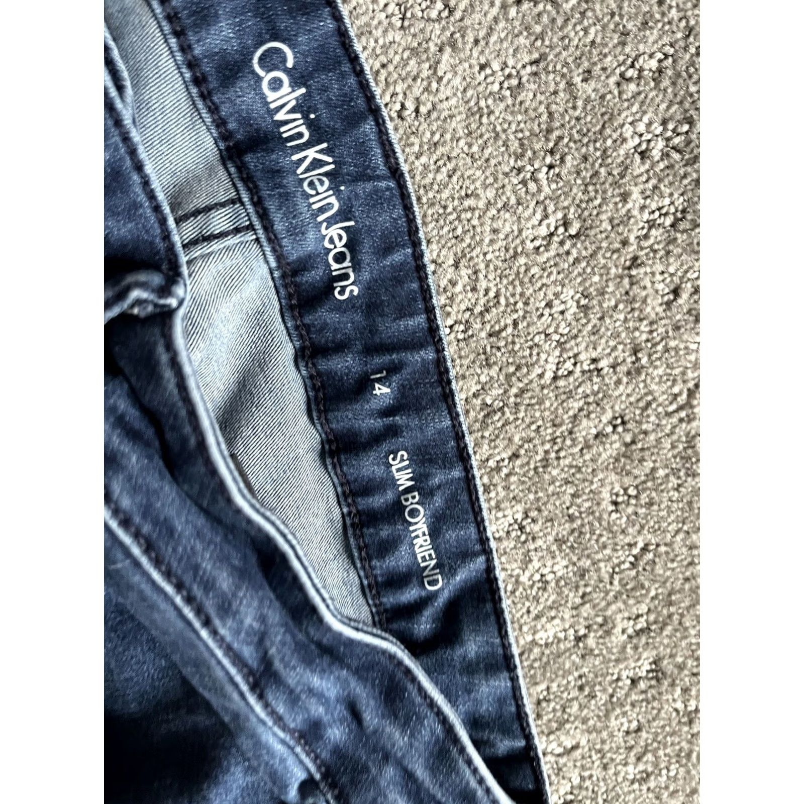 Calvin Klein Calvin Klein Jeans Women's Size 14 Slim Boyfriend medium wash Raw Hem Size 36" / US 14 / IT 50 - 6 Thumbnail