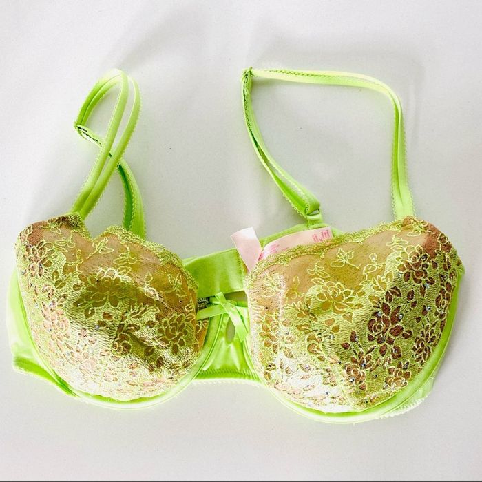 VICTORIA'S SECRET Lace Triangle Underwire Bralette Size XS Lime