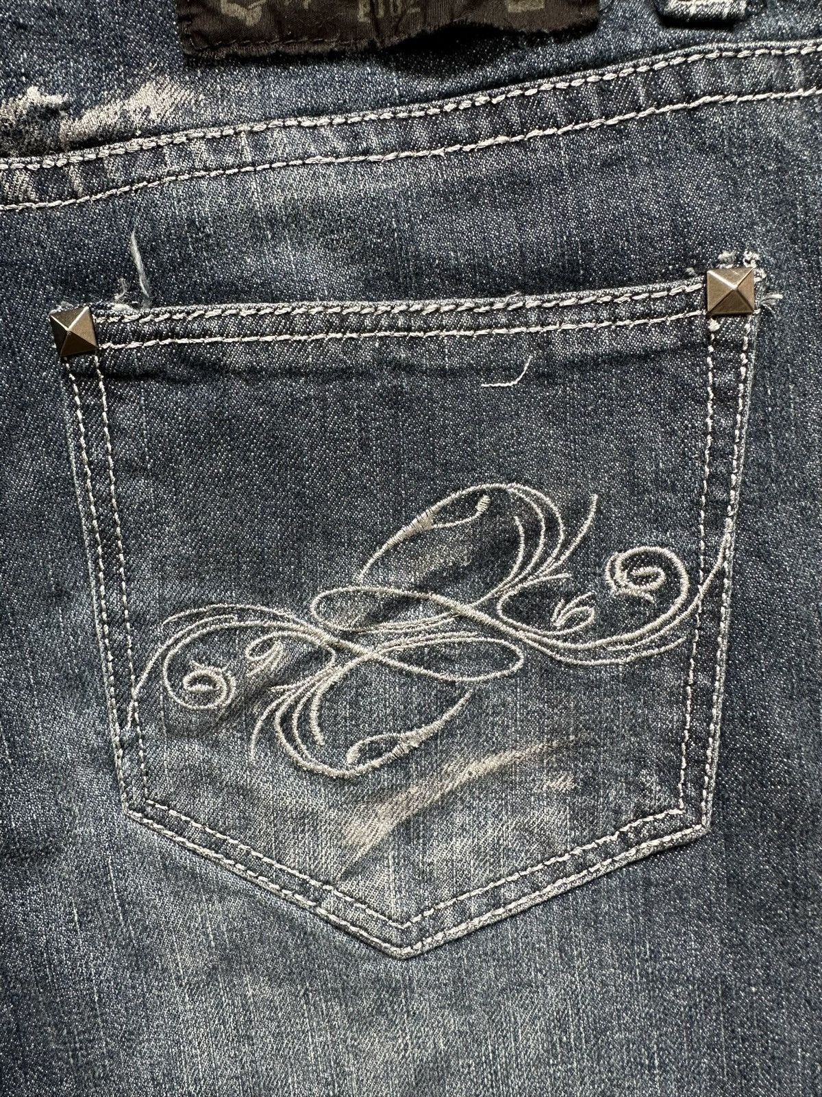 LOWBOX 00's - LOWBOX J-rock studded pocket jeans Size US 33 - 12 Thumbnail