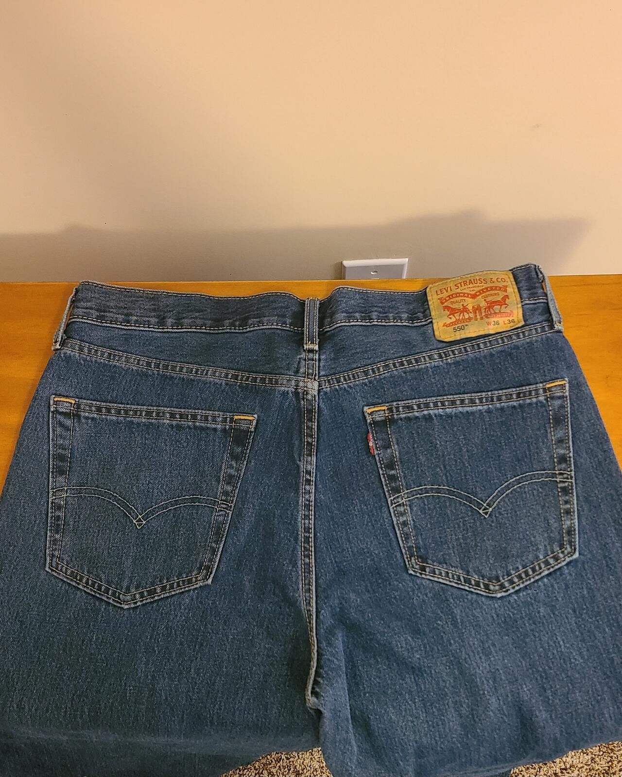 Levis 550 Jeans Mens 36x36 Relaxed Fit Medium Wash Denim