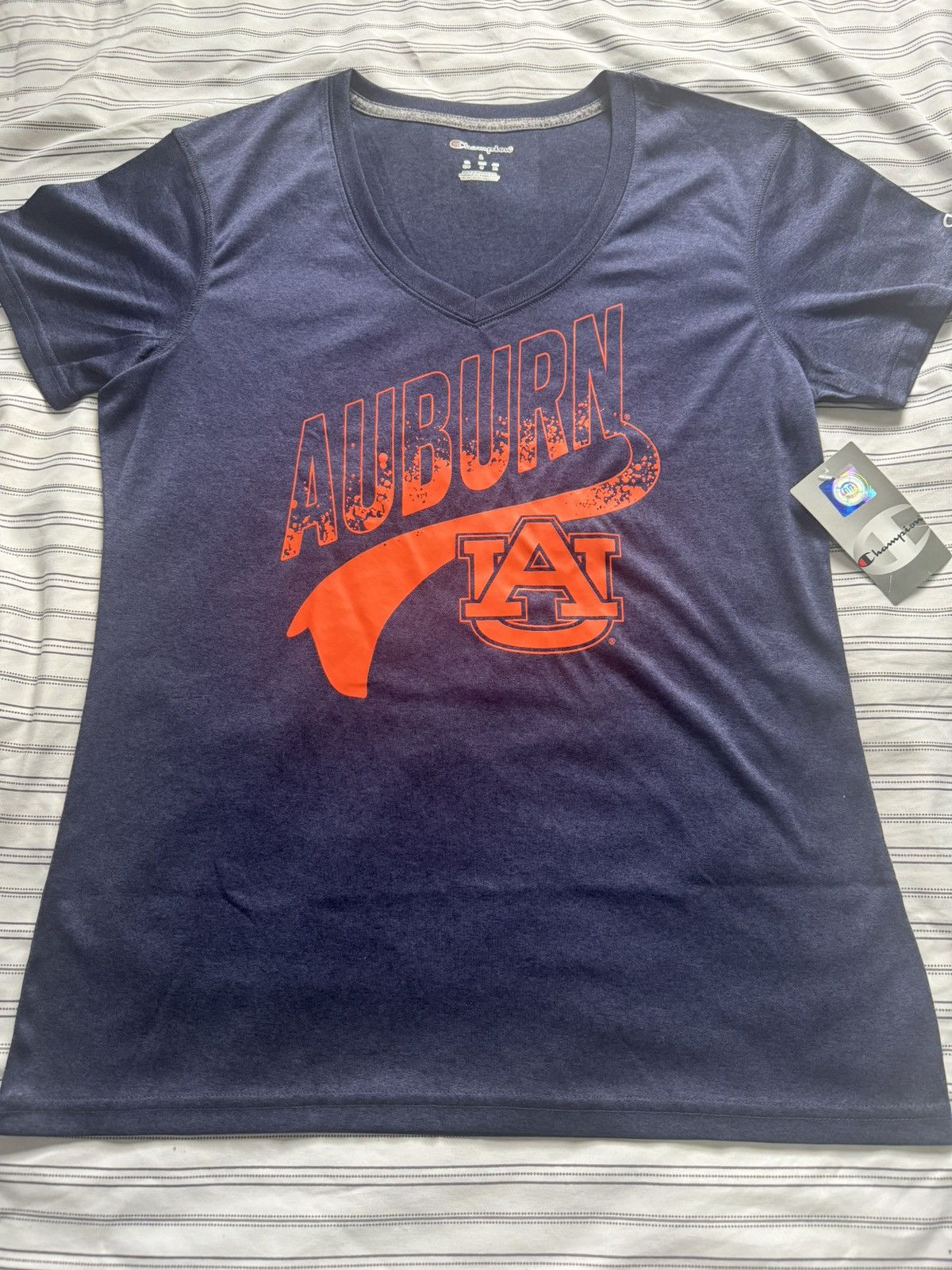 Champion Champion Auburn Tigers Women’s V-Neck Graphic T-Shirt Navy Size L / US 10 / IT 46 - 1 Thumbnail