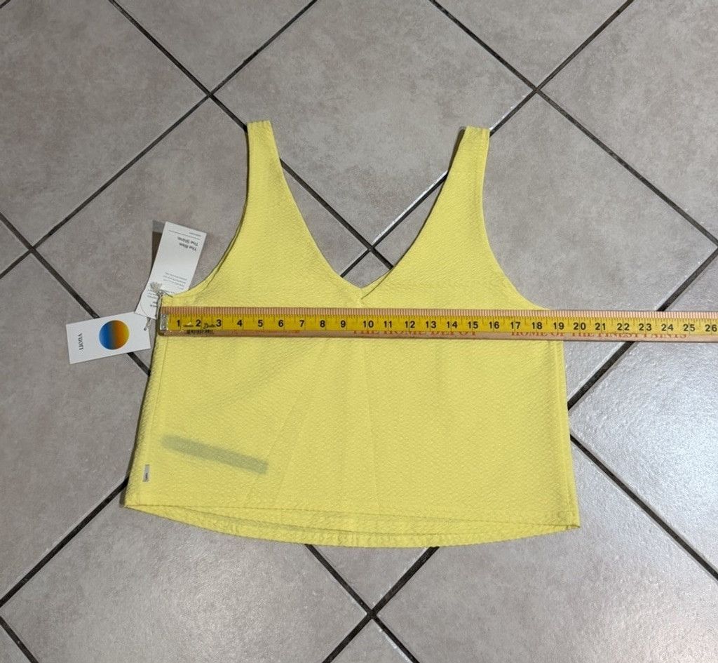Vuori VUORI VILLA TEXTURED CROP TANK SLEEVELESS SUNLIGHT COLOR SIZ Size M / US 6-8 / IT 42-44 - 2 Thumbnail