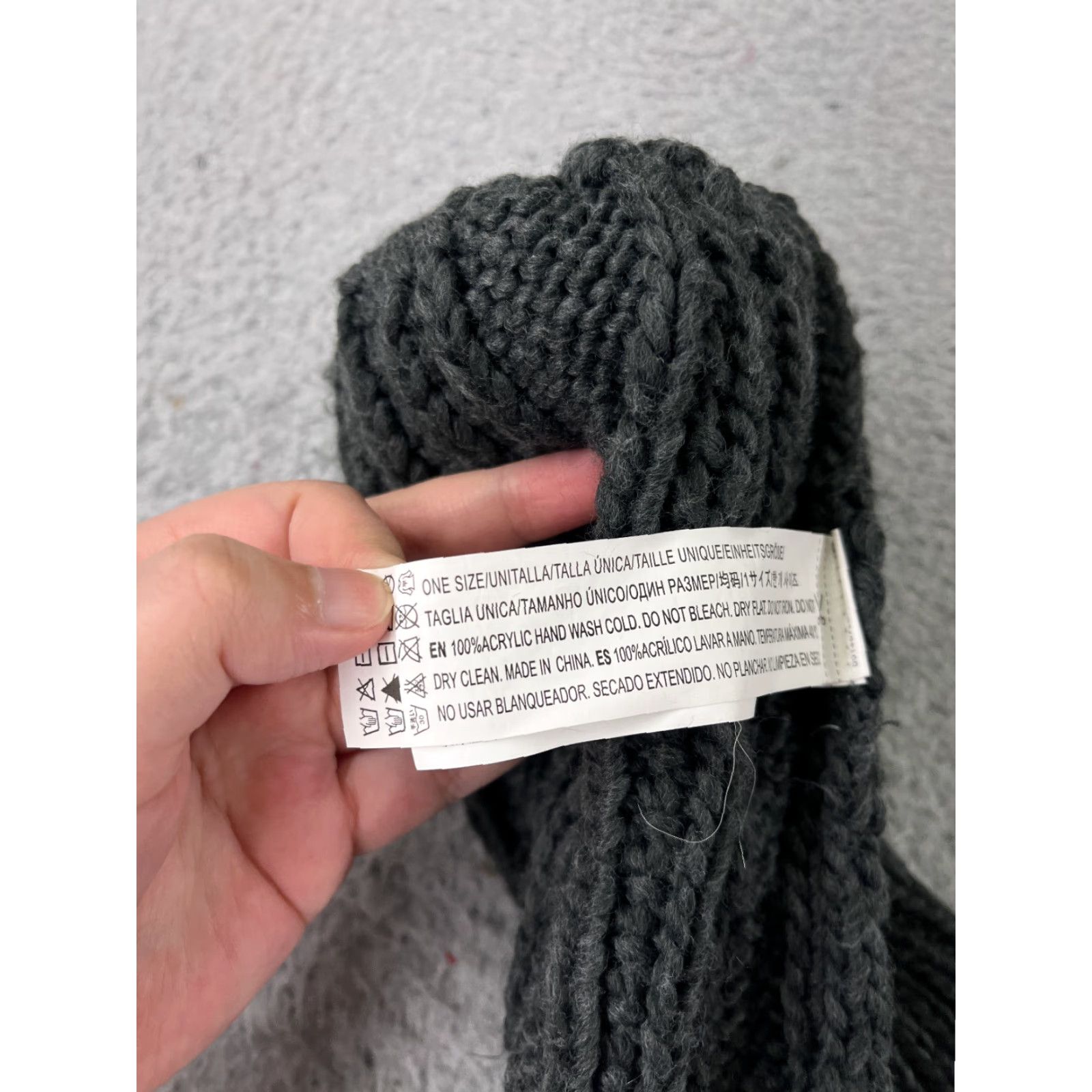 Forever 21 FOREVER 21 Beanie Toque Adult One Size Dark Gray Cable Knit Acrylic Snow Ski Pom Hat Size ONE SIZE - 7 Thumbnail