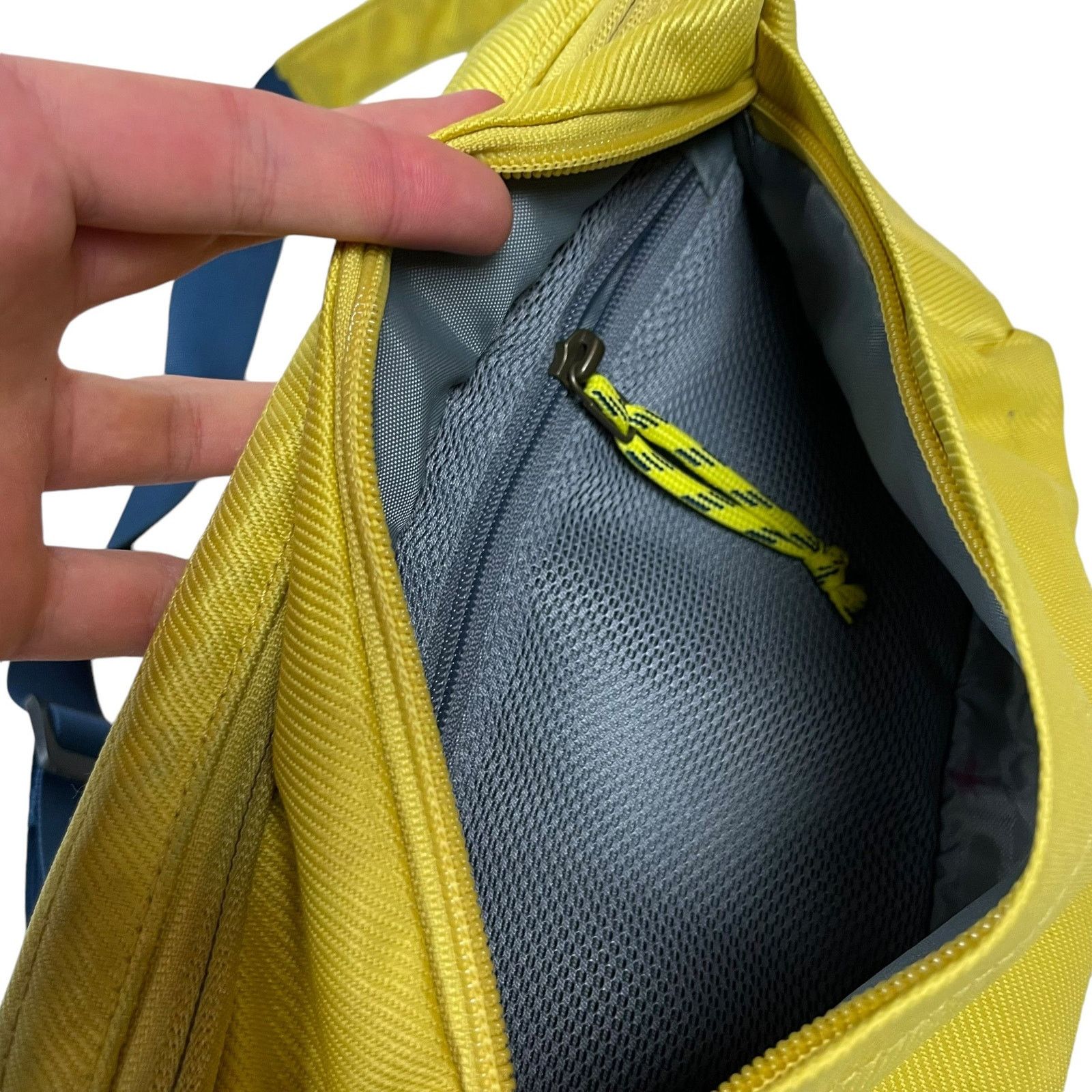 The North Face The North Face Yellow Adjustable Strap Field Crossbody Bag Size ONE SIZE - 6 Thumbnail
