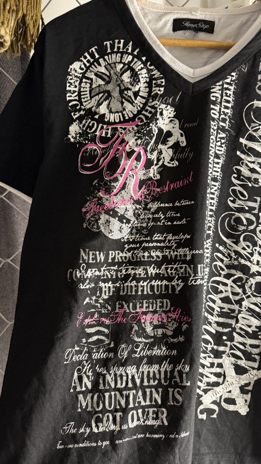 Hysteric Glamour Y2K TimeStep Gothic Wording V neck Tshirt Size L / US 10 / IT 46 - 4 Thumbnail