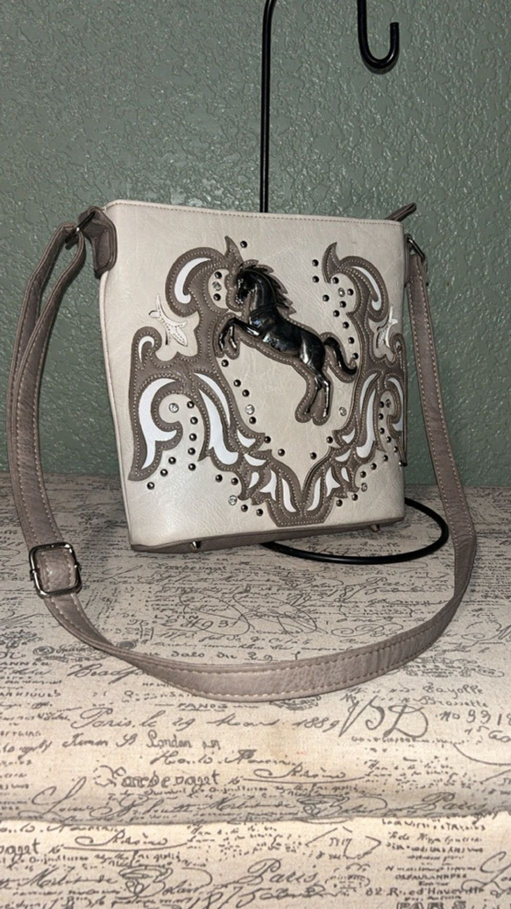 The Unbranded Brand Conceal Carry Beige Brown Horse Embellished crossbody bag Size ONE SIZE - 1 Thumbnail