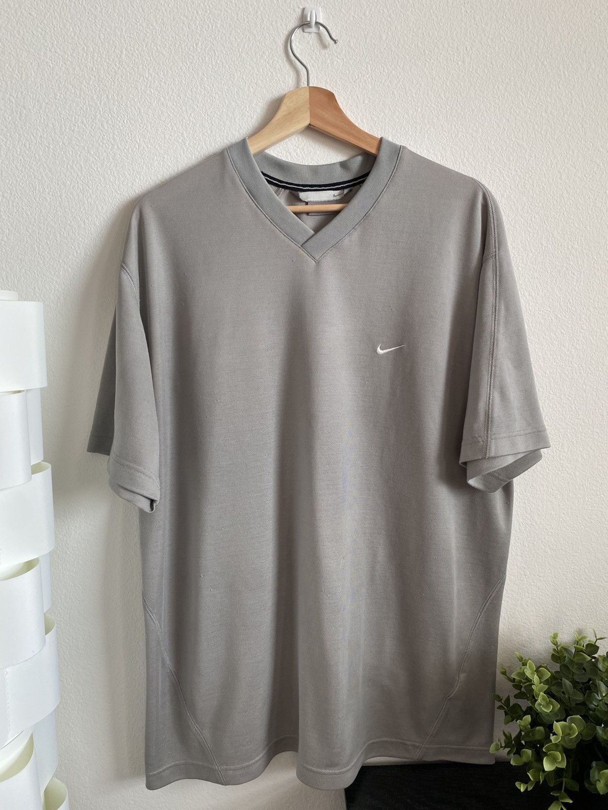 Nike 00s Nike Mini Swoosh Athletic Tee Size US XL / EU 56 / 4 - 1 Thumbnail