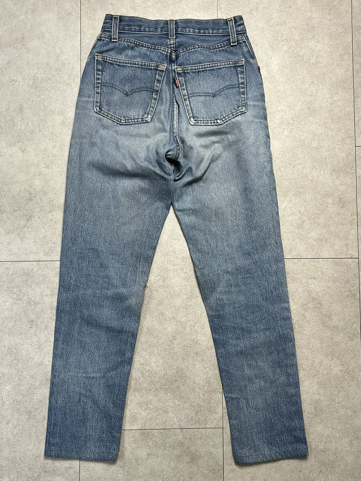 Vetements VETEMENTS x LEVIS FW17 RUNWAY EMBROIDERED LOGO DENIM JEANS Size US 28 / EU 44 - 2 Thumbnail