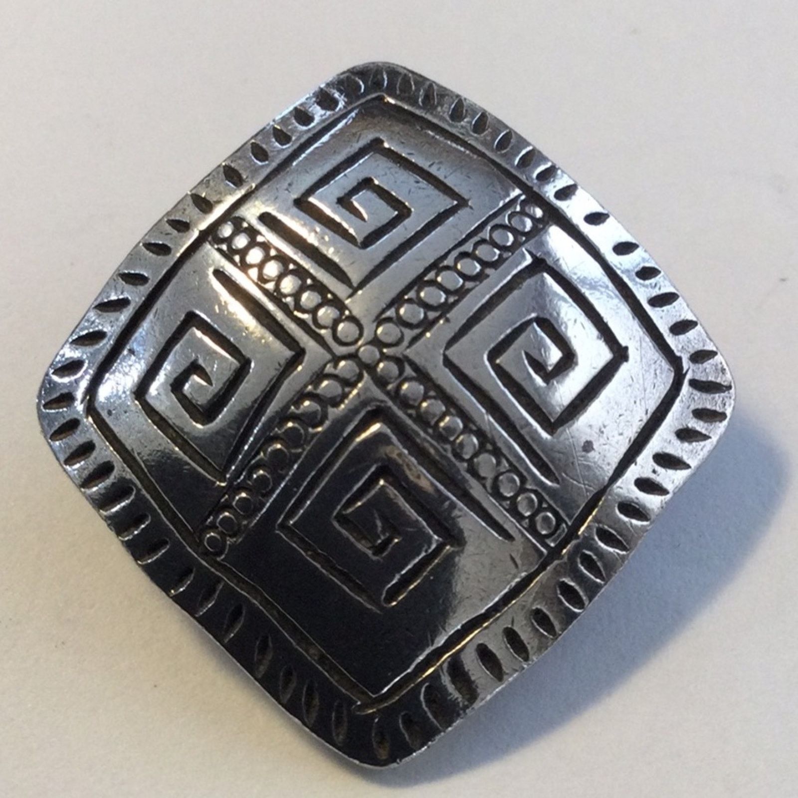 Other Vintage Mondernist Silver Tone Tribal Aztec Clip-On Earrings Size ONE SIZE - 14 Thumbnail