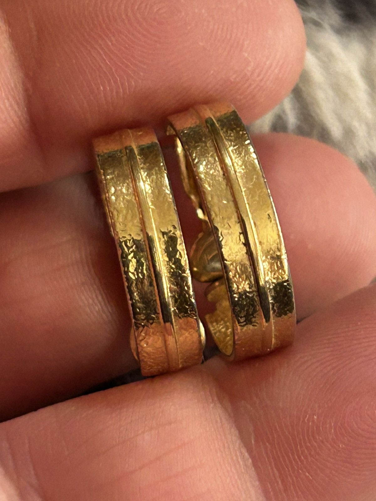 Vintage Vintage 70s gold plated clip on hoop earrings Size ONE SIZE - 1 Thumbnail