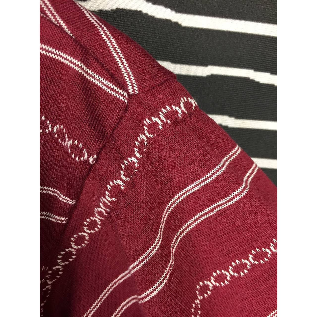 Vintage Vtg 90s Retro Style Patterned Single Stitch Henley Neck Tee Size US S / EU 44-46 / 1 - 5 Thumbnail