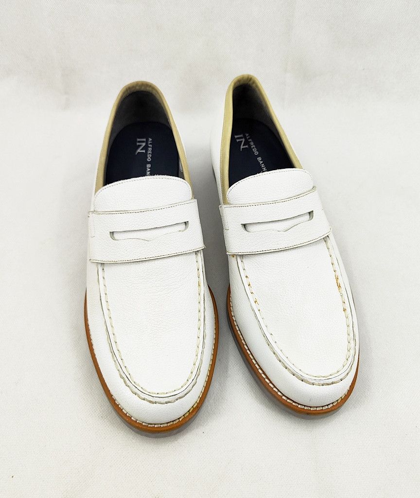 Alfredo Bannister like new ALFREDO BANNISTER in slip on coin