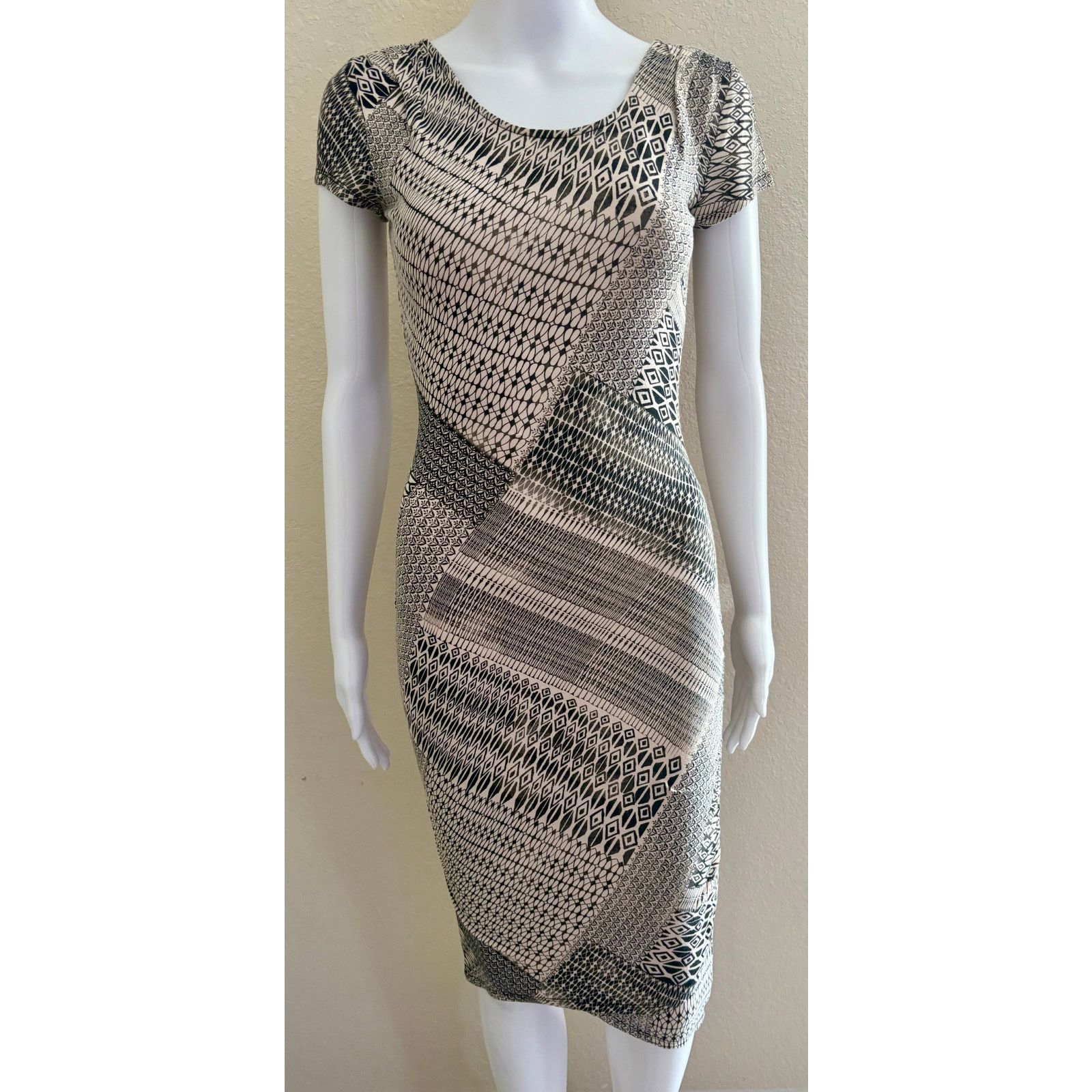 Jessica Simpson Jessica Simpson | Bodycon Geometric Cap Sleeve Dress | Small Size S / US 4 / IT 40 - 1 Thumbnail