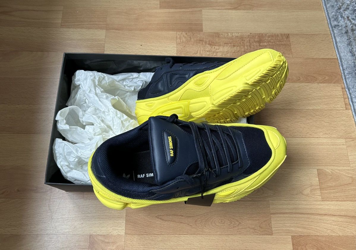 Adidas × Raf Simons Raf Simons x Adidas Ozweego Size US 10.5 / EU 43-44 - 7 Thumbnail