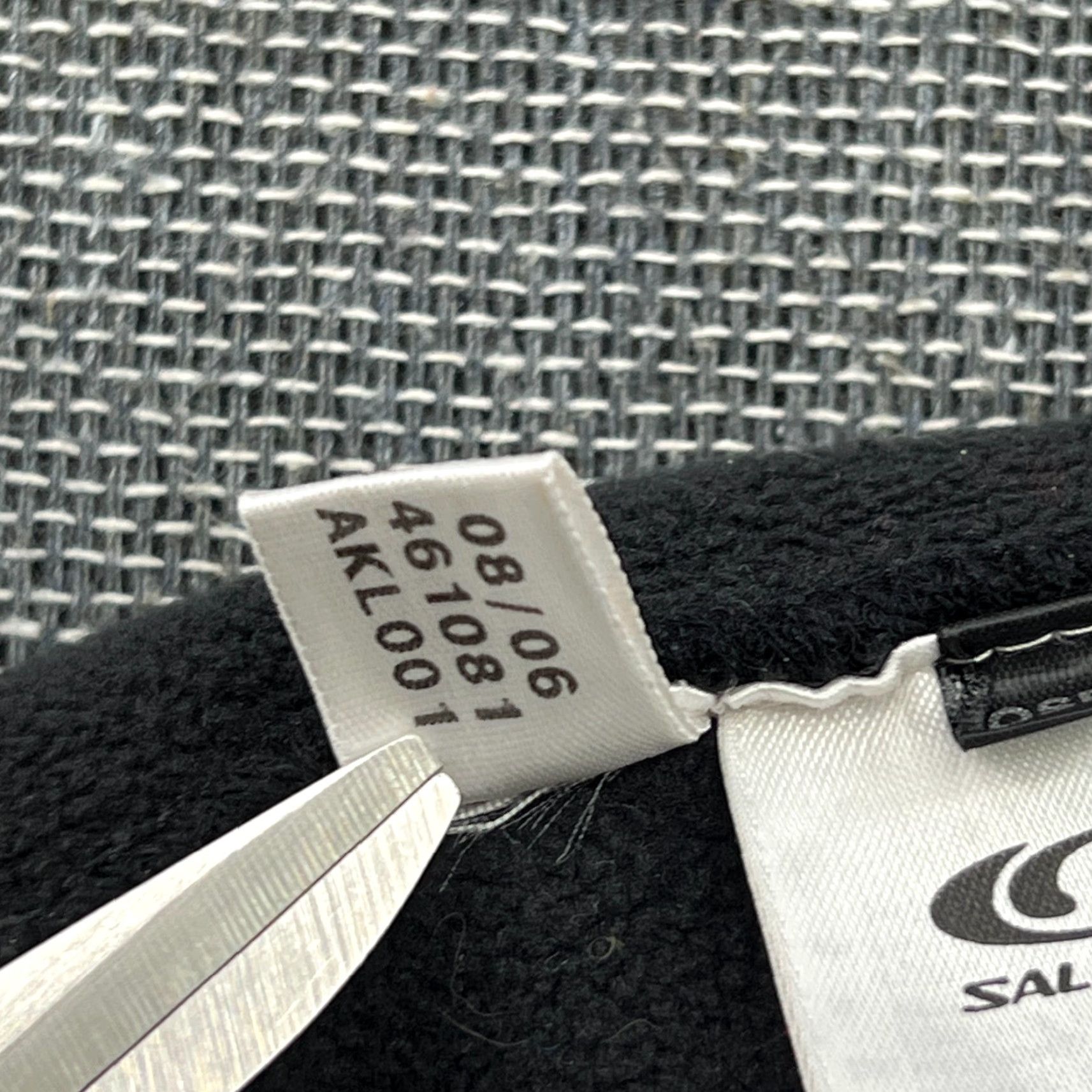 Salomon VINTAGE Salomon Beanie Hat One Size Black Insulated Embroidered Spellout - Thermal Knit Unisex Adults Beanie Mens Womens Size ONE SIZE - 7 Thumbnail