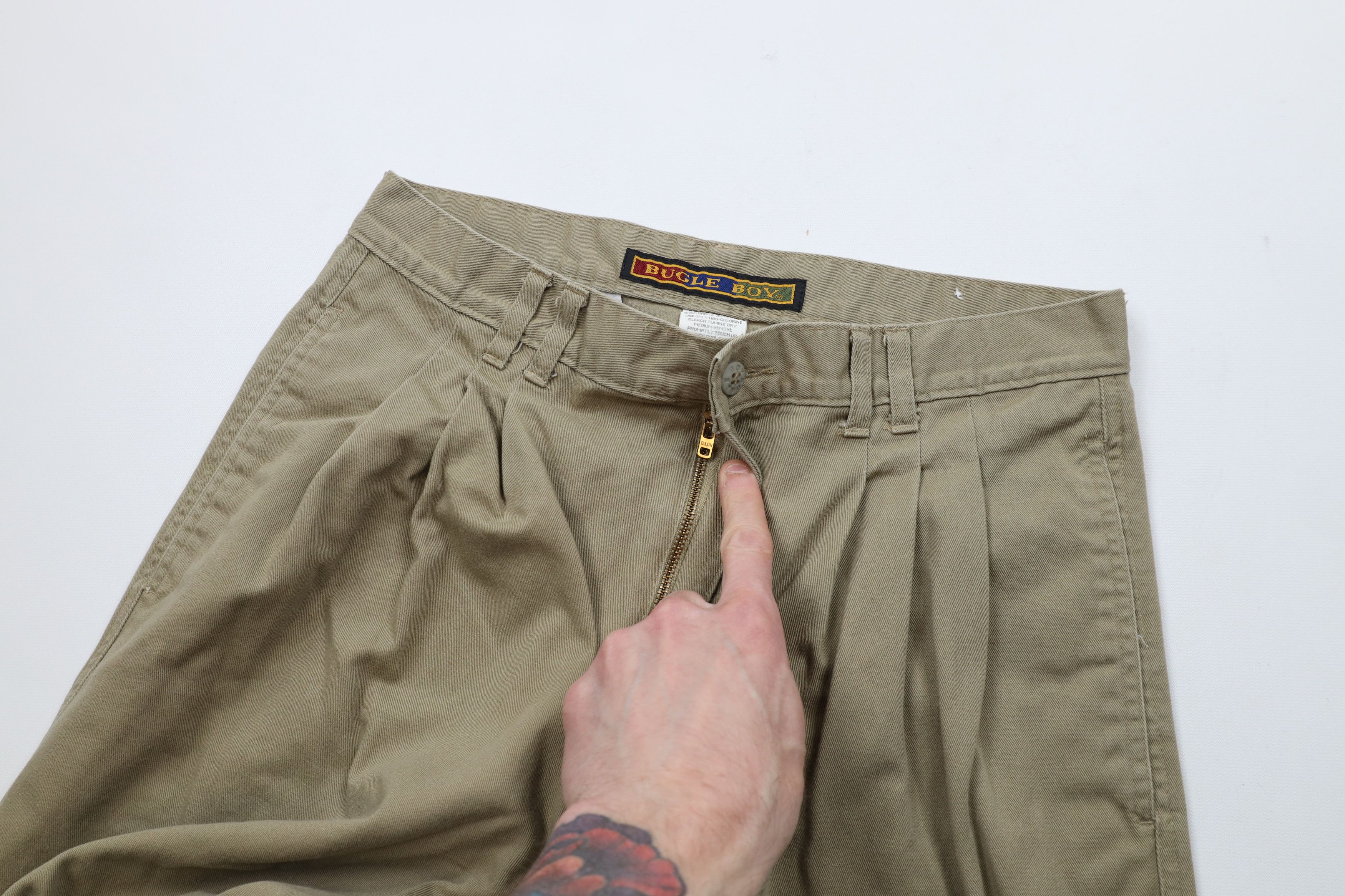 Vintage Vintage 90s Streetwear Pleated Tapered Leg Chino Pants Beige Size US 30 / EU 46 - 9 Thumbnail