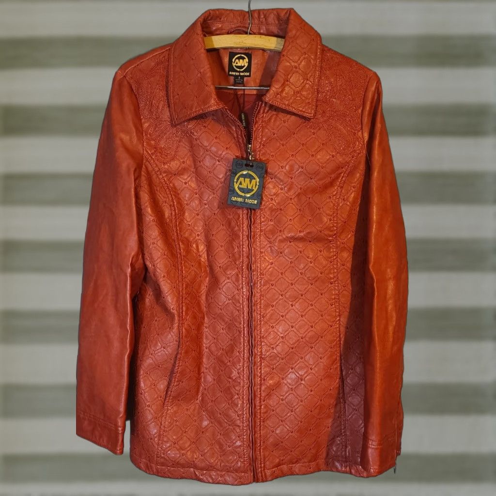 Vintage Ameri Mode Dark Red Faux Leather Jacket Filigree Women S Boho Full Zip Collared Mid-Length Regular Fit New with Tags Size S / US 4 / IT 40 - 1 Thumbnail