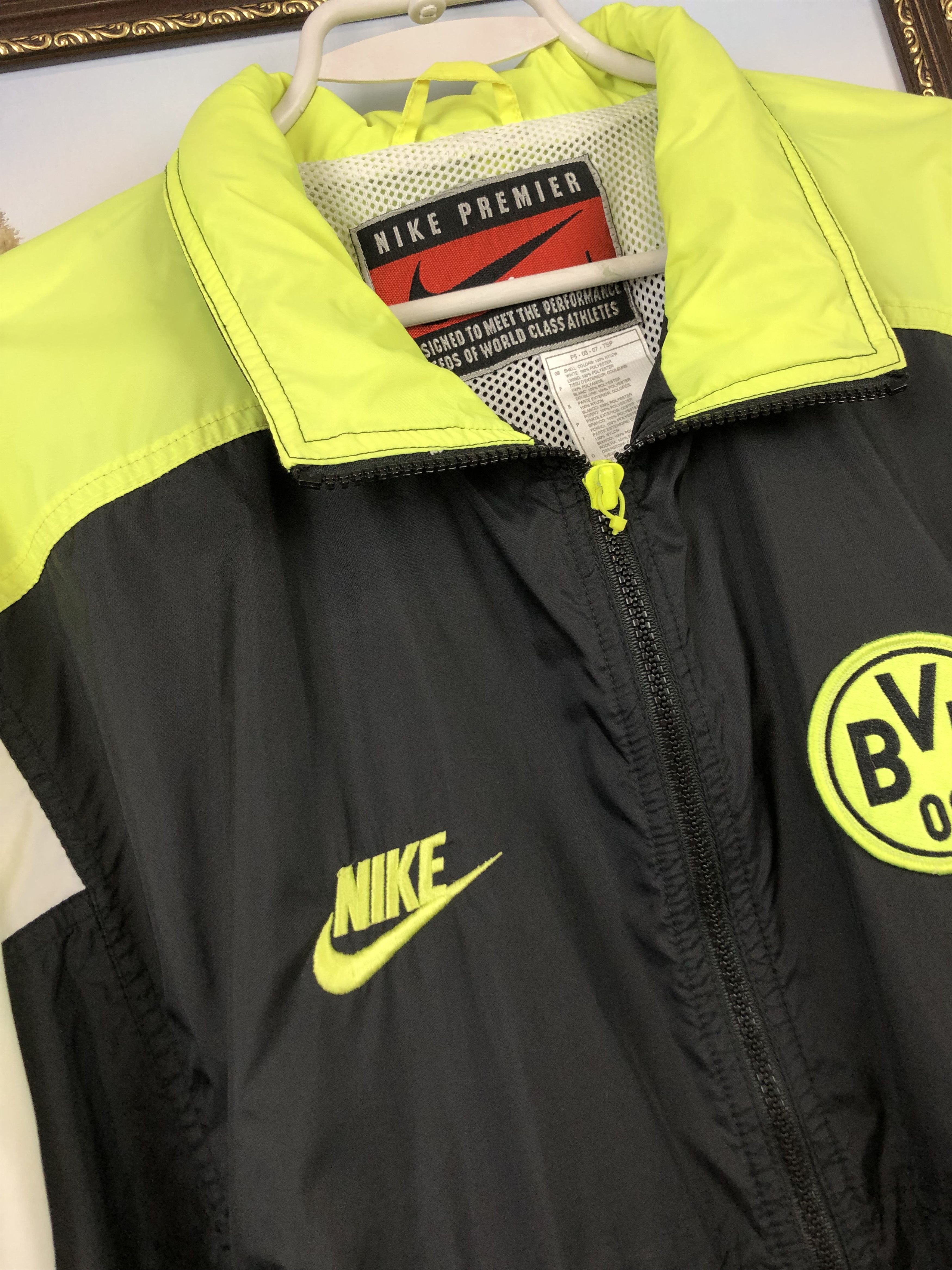 Nike Vintage Borussia Dortmund Football Jacket Soccer Windbreaker Size US L / EU 52-54 / 3 - 6 Thumbnail