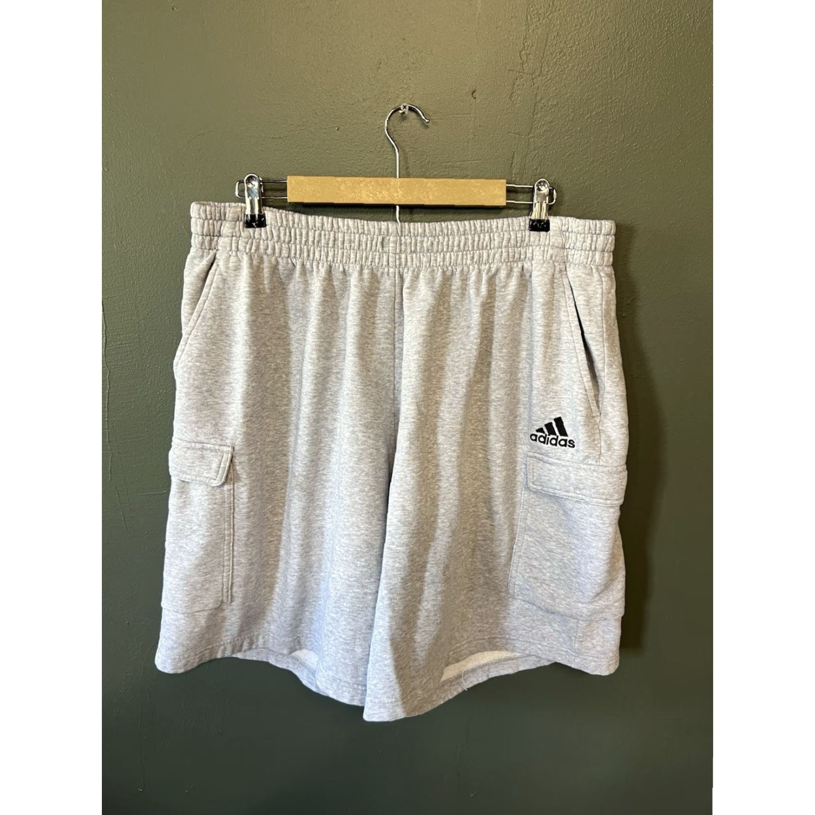 Adidas Adidas Mens Gray Cargo Sweatshorts Pull On w/ Drawstring 2XL Regular Men Gray Cargo Sweatshorts Adidas Mens 2XL Size ONE SIZE - 2 Thumbnail