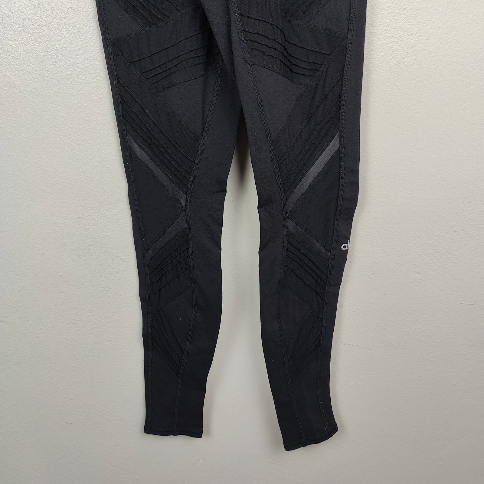 Alo Yoga Alo Yoga Radiance Leggings Womens Small Black Eyelet Size 28" / US 6 / IT 42 - 2 Thumbnail