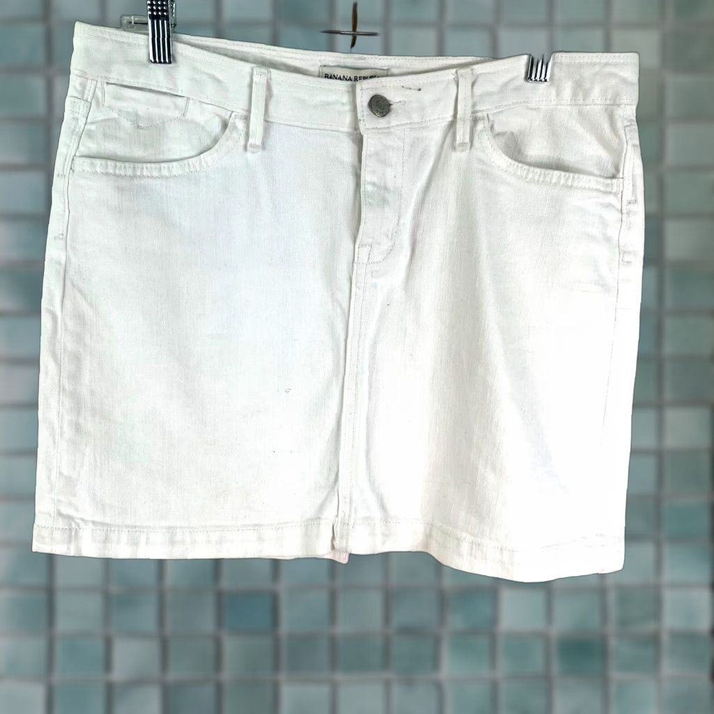Banana Republic Banana Republic Denim Mini Skirt Womens 10 White 33W - Mini Skirt Women's 10 White Denim Cotton Blend Spandex Vintage? No. 80s 90s Theme (Sorted) Size 32" / US 10 / IT 46 - 1 Thumbnail