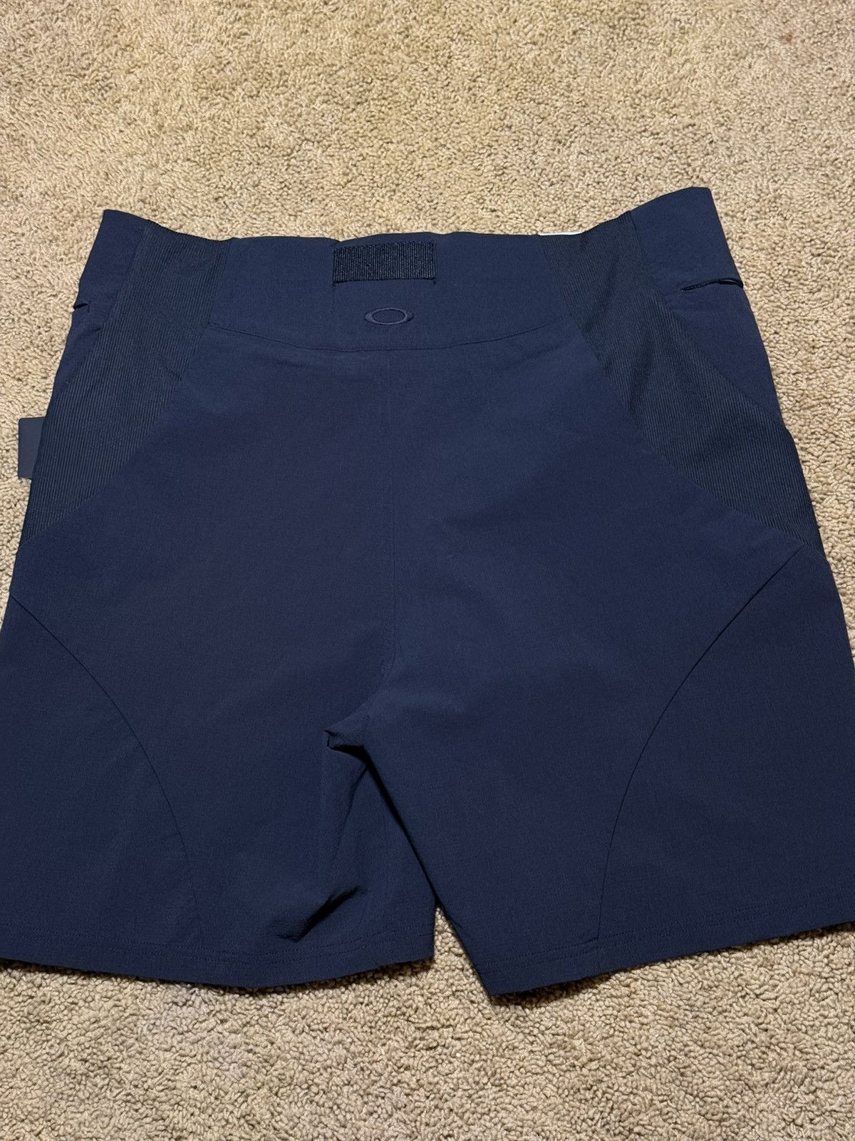 Oakley Oakley Latitude Arc Shorts Black size Large BNWT $115 Retail Size US 34 / EU 50 - 5 Thumbnail