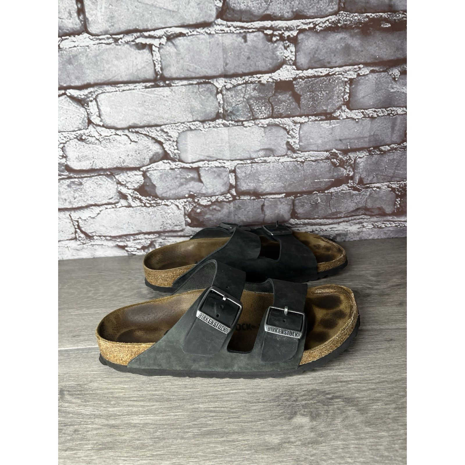 Birkenstock Birkenstock Arizona Black Leather Oiled Slides Sandals Women Size US 9 / IT 39 - 8 Thumbnail