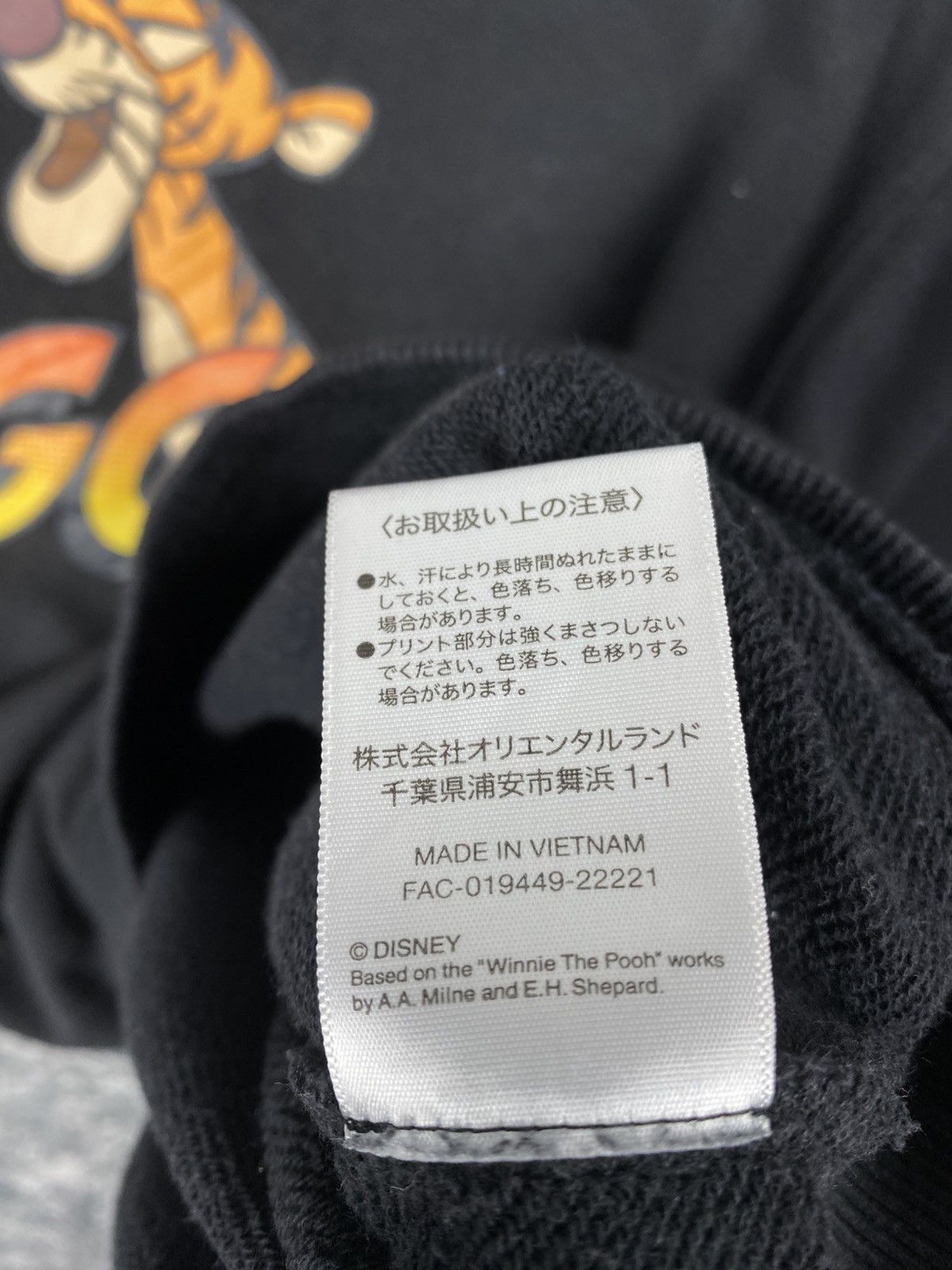 Disney Vintage Tiger x Disney Crewneck Faded Sweatshirts Size US L / EU 52-54 / 3 - 11 Thumbnail