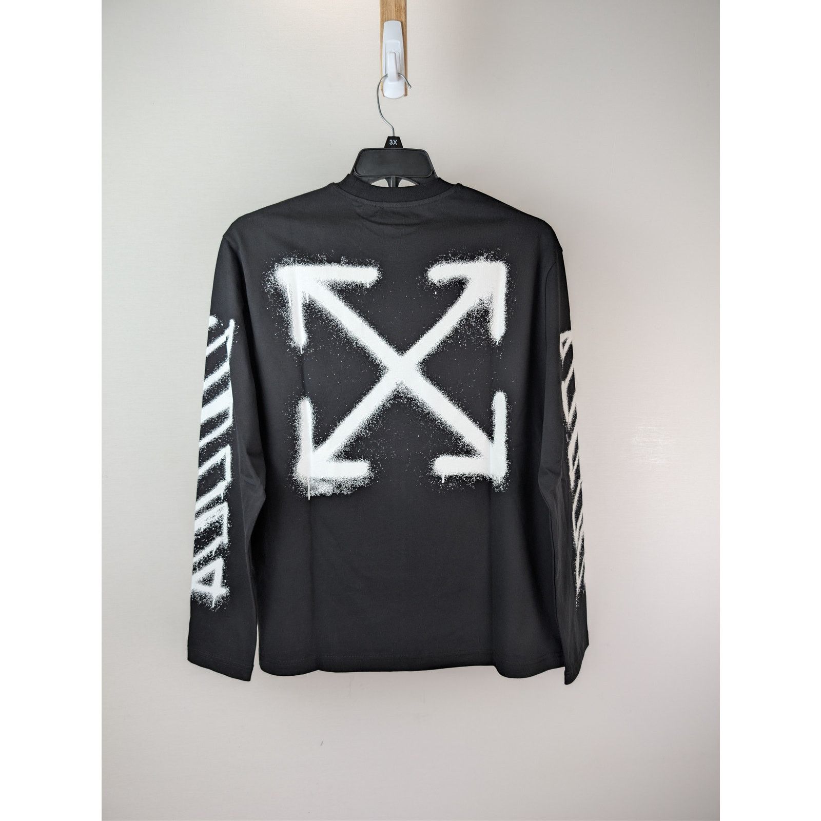 Off-White o1rshd1 Spray Can Arrow Skate L/S T-Shirt in Black Size US M / EU 48-50 / 2 - 16 Thumbnail